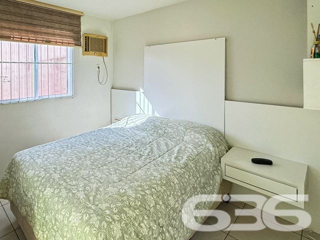 Descubra a perfeita harmonia entre conforto e praticidade neste encantador apartamento localizado no coração do bairro Floresta, em Joinville, SC. Este imóvel térreo oferece uma composição atraente com uma garagem coberta, dois quartos confortáveis + uma suíte, além de banheiros modernos.

Ao adentrar este imóvel, você será recebido em uma ampla sala de estar, que flui naturalmente para a sala de jantar, ideal para momentos em família ou entre amigos. A decoração é clean e permite que você adicione seu toque pessoal facilmente. A cozinha é perfeita para quem gosta de cozinhar e receber amigos ou familiares.

O apartamento conta com dois confortáveis dormitórios e uma suíte com armários planejados, oferecendo o espaço e a privacidade que você merece. Os banheiros são modernos e bem iluminados, com box de vidro e armários para organização.

Um dos grandes atrativos deste apartamento é a sacada com churrasqueira, que proporciona uma vista agradável e é perfeita para desfrutar de momentos relaxantes ao ar livre. A área de serviço é prática e funcional, ideal para as necessidades do dia a dia.

Adicionais incluem portão eletrônico, interfone e grades para sua segurança e tranquilidade. O imóvel também está estrategicamente localizado próximo ao Terminal, vias de acesso rápido, e a uma gama de serviços essenciais como shopping centers, escolas, hospitais e transporte público.

Este imóvel não só atende a todas as suas necessidades práticas como também está situado em uma localização que oferece uma vida plena e ativa em Joinville. 

Se você está procurando por um espaço que combine estilo, conforto e conveniência, este apartamento no bairro Floresta é a escolha perfeita. Visite e sinta o potencial de chamar este belo espaço de seu novo lar. Venha viver onde a vida acontece, venha para o Floresta, em Joinville.
 
636 NEGÓCIOS IMOBILIÁRIOS: A SUA MELHOR ESCOLHA
Com mais de 30 anos de experiência, a 636 Negócios Imobiliários é sua parceira ideal para encontrar o imóvel perfeito. Estamos prontos para ajudá-lo a fazer deste imóvel o seu novo lar.
 
Telefone: (47) 3451-0636
WhatsApp: (47) 99190-0636
 
Não perca esta oportunidade única. Visite nosso site para mais informações: i636.com.br