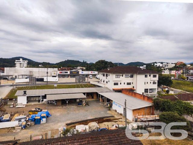 Apartamento à venda no Costa e Silva, Joinville/SC – Amplo, mobiliado e pronto para morar!
Para você que busca conforto, praticidade e excelente localização, este apartamento no bairro Costa e Silva é uma verdadeira oportunidade! Com 98,32m² de área, este imóvel oferece uma planta inteligente e bem distribuída, ideal para quem deseja morar com qualidade ou investir com segurança.
Na área social, destaque para a ampla sacada com churrasqueira a carvão – perfeita para reunir amigos e família – além de uma cozinha planejada funcional e bem equipada. A área de serviço é separada e conta com ventilação natural.
O imóvel está próximo de shoppings, escolas, hospitais, transporte público e de todos os serviços essenciais, facilitando o dia a dia de sua família.
Agende uma visita com a 636 Negócios Imobiliários e surpreenda-se com este excelente custo-benefício. São mais de 30 anos de experiência construindo confiança no mercado imobiliário.
636 NEGÓCIOS IMOBILIÁRIOS: A SUA MELHOR ESCOLHA
Com mais de 30 anos de experiência, a 636 Negócios Imobiliários é sua parceira ideal para encontrar o imóvel perfeito. Estamos prontos para ajudá-lo a fazer deste imóvel o seu novo lar.
Telefone: (47) 3451-0636
WhatsApp: (47) 99190-0636
Não perca esta oportunidade única. Visite nosso site para mais informações: i636.com.br