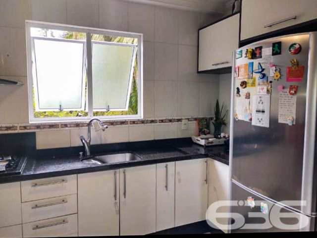 Apartamento à venda no Costa e Silva, Joinville/SC – Amplo, mobiliado e pronto para morar!
Para você que busca conforto, praticidade e excelente localização, este apartamento no bairro Costa e Silva é uma verdadeira oportunidade! Com 98,32m² de área, este imóvel oferece uma planta inteligente e bem distribuída, ideal para quem deseja morar com qualidade ou investir com segurança.
Na área social, destaque para a ampla sacada com churrasqueira a carvão – perfeita para reunir amigos e família – além de uma cozinha planejada funcional e bem equipada. A área de serviço é separada e conta com ventilação natural.
O imóvel está próximo de shoppings, escolas, hospitais, transporte público e de todos os serviços essenciais, facilitando o dia a dia de sua família.
Agende uma visita com a 636 Negócios Imobiliários e surpreenda-se com este excelente custo-benefício. São mais de 30 anos de experiência construindo confiança no mercado imobiliário.
636 NEGÓCIOS IMOBILIÁRIOS: A SUA MELHOR ESCOLHA
Com mais de 30 anos de experiência, a 636 Negócios Imobiliários é sua parceira ideal para encontrar o imóvel perfeito. Estamos prontos para ajudá-lo a fazer deste imóvel o seu novo lar.
Telefone: (47) 3451-0636
WhatsApp: (47) 99190-0636
Não perca esta oportunidade única. Visite nosso site para mais informações: i636.com.br