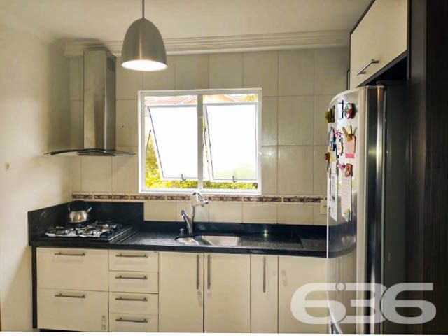 Apartamento à venda no Costa e Silva, Joinville/SC – Amplo, mobiliado e pronto para morar!
Para você que busca conforto, praticidade e excelente localização, este apartamento no bairro Costa e Silva é uma verdadeira oportunidade! Com 98,32m² de área, este imóvel oferece uma planta inteligente e bem distribuída, ideal para quem deseja morar com qualidade ou investir com segurança.
Na área social, destaque para a ampla sacada com churrasqueira a carvão – perfeita para reunir amigos e família – além de uma cozinha planejada funcional e bem equipada. A área de serviço é separada e conta com ventilação natural.
O imóvel está próximo de shoppings, escolas, hospitais, transporte público e de todos os serviços essenciais, facilitando o dia a dia de sua família.
Agende uma visita com a 636 Negócios Imobiliários e surpreenda-se com este excelente custo-benefício. São mais de 30 anos de experiência construindo confiança no mercado imobiliário.
636 NEGÓCIOS IMOBILIÁRIOS: A SUA MELHOR ESCOLHA
Com mais de 30 anos de experiência, a 636 Negócios Imobiliários é sua parceira ideal para encontrar o imóvel perfeito. Estamos prontos para ajudá-lo a fazer deste imóvel o seu novo lar.
Telefone: (47) 3451-0636
WhatsApp: (47) 99190-0636
Não perca esta oportunidade única. Visite nosso site para mais informações: i636.com.br