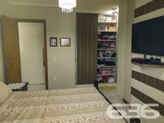 Apartamento à venda no Costa e Silva, Joinville/SC – Amplo, mobiliado e pronto para morar!
Para você que busca conforto, praticidade e excelente localização, este apartamento no bairro Costa e Silva é uma verdadeira oportunidade! Com 98,32m² de área, este imóvel oferece uma planta inteligente e bem distribuída, ideal para quem deseja morar com qualidade ou investir com segurança.
Na área social, destaque para a ampla sacada com churrasqueira a carvão – perfeita para reunir amigos e família – além de uma cozinha planejada funcional e bem equipada. A área de serviço é separada e conta com ventilação natural.
O imóvel está próximo de shoppings, escolas, hospitais, transporte público e de todos os serviços essenciais, facilitando o dia a dia de sua família.
Agende uma visita com a 636 Negócios Imobiliários e surpreenda-se com este excelente custo-benefício. São mais de 30 anos de experiência construindo confiança no mercado imobiliário.
636 NEGÓCIOS IMOBILIÁRIOS: A SUA MELHOR ESCOLHA
Com mais de 30 anos de experiência, a 636 Negócios Imobiliários é sua parceira ideal para encontrar o imóvel perfeito. Estamos prontos para ajudá-lo a fazer deste imóvel o seu novo lar.
Telefone: (47) 3451-0636
WhatsApp: (47) 99190-0636
Não perca esta oportunidade única. Visite nosso site para mais informações: i636.com.br