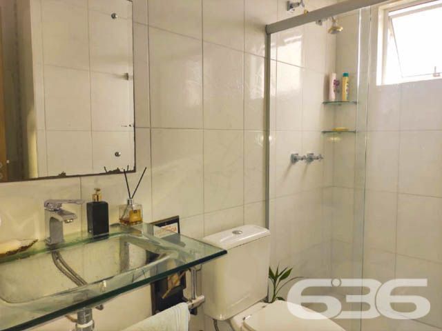 Apartamento à venda no Costa e Silva, Joinville/SC – Amplo, mobiliado e pronto para morar!
Para você que busca conforto, praticidade e excelente localização, este apartamento no bairro Costa e Silva é uma verdadeira oportunidade! Com 98,32m² de área, este imóvel oferece uma planta inteligente e bem distribuída, ideal para quem deseja morar com qualidade ou investir com segurança.
Na área social, destaque para a ampla sacada com churrasqueira a carvão – perfeita para reunir amigos e família – além de uma cozinha planejada funcional e bem equipada. A área de serviço é separada e conta com ventilação natural.
O imóvel está próximo de shoppings, escolas, hospitais, transporte público e de todos os serviços essenciais, facilitando o dia a dia de sua família.
Agende uma visita com a 636 Negócios Imobiliários e surpreenda-se com este excelente custo-benefício. São mais de 30 anos de experiência construindo confiança no mercado imobiliário.
636 NEGÓCIOS IMOBILIÁRIOS: A SUA MELHOR ESCOLHA
Com mais de 30 anos de experiência, a 636 Negócios Imobiliários é sua parceira ideal para encontrar o imóvel perfeito. Estamos prontos para ajudá-lo a fazer deste imóvel o seu novo lar.
Telefone: (47) 3451-0636
WhatsApp: (47) 99190-0636
Não perca esta oportunidade única. Visite nosso site para mais informações: i636.com.br