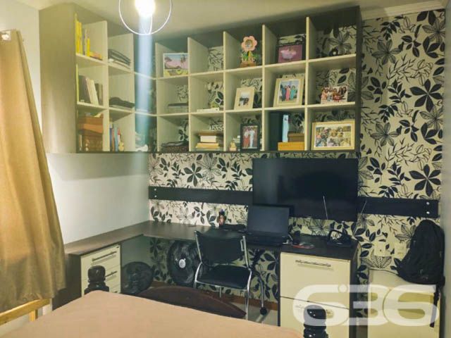 Apartamento à venda no Costa e Silva, Joinville/SC – Amplo, mobiliado e pronto para morar!
Para você que busca conforto, praticidade e excelente localização, este apartamento no bairro Costa e Silva é uma verdadeira oportunidade! Com 98,32m² de área, este imóvel oferece uma planta inteligente e bem distribuída, ideal para quem deseja morar com qualidade ou investir com segurança.
Na área social, destaque para a ampla sacada com churrasqueira a carvão – perfeita para reunir amigos e família – além de uma cozinha planejada funcional e bem equipada. A área de serviço é separada e conta com ventilação natural.
O imóvel está próximo de shoppings, escolas, hospitais, transporte público e de todos os serviços essenciais, facilitando o dia a dia de sua família.
Agende uma visita com a 636 Negócios Imobiliários e surpreenda-se com este excelente custo-benefício. São mais de 30 anos de experiência construindo confiança no mercado imobiliário.
636 NEGÓCIOS IMOBILIÁRIOS: A SUA MELHOR ESCOLHA
Com mais de 30 anos de experiência, a 636 Negócios Imobiliários é sua parceira ideal para encontrar o imóvel perfeito. Estamos prontos para ajudá-lo a fazer deste imóvel o seu novo lar.
Telefone: (47) 3451-0636
WhatsApp: (47) 99190-0636
Não perca esta oportunidade única. Visite nosso site para mais informações: i636.com.br