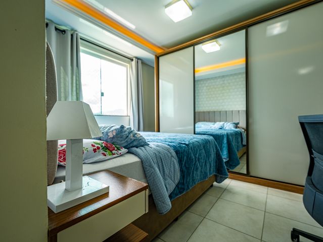 Descubra o seu novo lar em Joinville, SC! Este apartamento excepcional no bairro Vila Nova oferece conforto, estilo e uma localização privilegiada perto da BR 101, facilitando o acesso às principais vias e serviços da região, como supermercados, panificadoras, academias e o comércio em geral. Estuda permuta.
Com uma área construída de 74,89 m² divididos em ambientes espaçosos e bem planejados. O apartamento conta com garagem coberta, uma suíte ampla e um quarto adicional, ambos bem iluminados e arejados, perfeitos para sua família. Além disso, possui dois banheiros modernos e bem equipados, garantindo conforto para todos os moradores.
A cozinha é um verdadeiro destaque, com móveis planejados que otimizam o espaço e incluem uma área de serviço integrada. Os aparelhos de ar condicionado já instalados proporcionam um clima agradável o ano todo. A sala de estar e jantar são integradas, criando um ambiente acolhedor para momentos em família ou entre amigos, e a sacada com churrasqueira oferece uma vista agradável, ideal para relaxar e socializar.
O apartamento também inclui características desejáveis como portão eletrônico, interfone e um sistema de alarme para sua segurança e tranquilidade. A propriedade é totalmente murada e cercada, garantindo privacidade e segurança.
Este imóvel é uma oportunidade excepcional de viver em uma localização conveniente e desejável, combinando conforto, segurança e acessibilidade. Agende sua visita e veja de perto tudo que este maravilhoso apartamento tem a oferecer!
636 NEGÓCIOS IMOBILIÁRIOS: A SUA MELHOR ESCOLHA
Com mais de 30 anos de experiência, a 636 Negócios Imobiliários é sua parceira ideal para encontrar o imóvel perfeito. Estamos prontos para ajudá-lo a fazer deste imóvel o seu novo lar.
Telefone: (47) 3451-0636
WhatsApp: (47) 99190-0636
Não perca esta oportunidade única. Visite nosso site para mais informações: i636.com.br