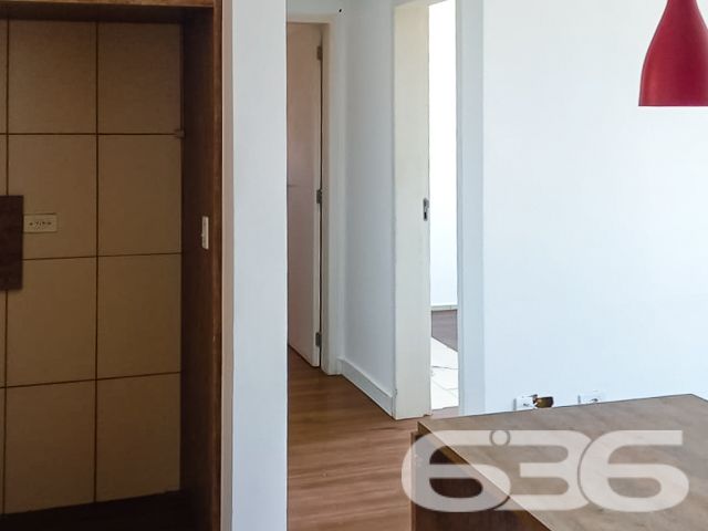 Descubra o endereço dos seus sonhos no coração de Joinville/SC onde cada detalhe reflete conforto e praticidade. Este imóvel de 57,93m², está pronto para ser o seu próximo lar.
Situado no bairro João Costa, conhecido por sua tranquilidade e acesso facilitado às comodidades urbanas, o apartamento encontra-se em uma rua pavimentada que garante fácil acesso. A posição oeste do edifício assegura uma iluminação natural encantadora, realçando o piso laminado e a cozinha planejada que se abre para a sala de estar/jantar – um convite para momentos inesquecíveis em família.
A sacada se apresenta como um espaço adicional para relaxamento, proporcionando uma vista serena para a natureza e o ambiente urbano ao redor. Com dois dormitórios aconchegantes, a privacidade e o conforto estão garantidos. O banheiro, equipado com acabamentos modernos, oferece uma experiência de spa em casa.
A comodidade é reforçada com uma vaga de garagem descoberta, portão eletrônico, interfone e vigilância eletrônica, promovendo segurança e privacidade. Os móveis de cozinha e embutidos inclusos sugerem uma mudança prática e sem complicações.
Animais de estimação? São bem-vindos aqui, adicionando vida e alegria ao seu novo espaço. Além disso, a conectividade não é um problema, graças à infraestrutura pronta para internet.
A proximidade com escolas, hospitais, transporte público e serviços essenciais confirma que você não está apenas adquirindo um imóvel, mas um estilo de vida repleto de conveniência e acessibilidade.
Este apartamento não é apenas um lugar para morar, é um espaço para criar memórias, cultivar relacionamentos e desfrutar do melhor que Joinville tem a oferecer. Entre em contato com a 636 Negócios Imobiliários, uma empresa com mais de três décadas de excelência no mercado, e descubra como podemos ajudá-lo a dar o próximo passo em direção ao seu futuro.
636 NEGÓCIOS IMOBILIÁRIOS: A SUA MELHOR ESCOLHA
Com mais de 30 anos de experiência, a 636 Negócios Imobiliários é sua parceira ideal para encontrar o imóvel perfeito. Estamos prontos para ajudá-lo a fazer deste imóvel o seu novo lar.
Telefone: (47) 3451-0636
WhatsApp: (47) 99190-0636
Não perca esta oportunidade única. Visite nosso site para mais informações: i636.com.br