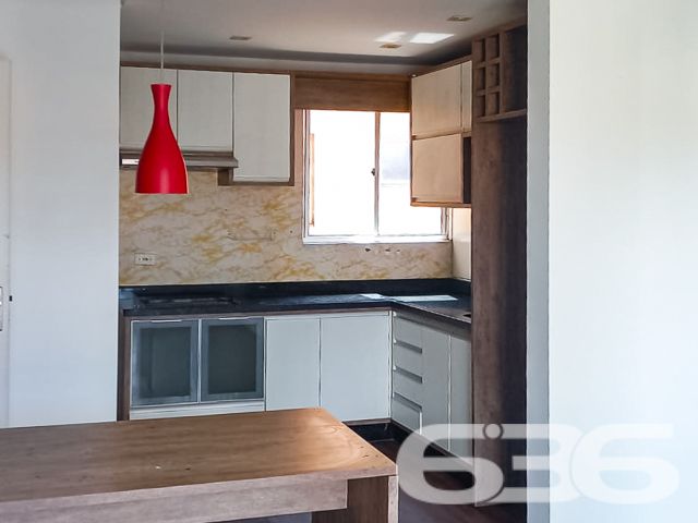 Descubra o endereço dos seus sonhos no coração de Joinville/SC onde cada detalhe reflete conforto e praticidade. Este imóvel de 57,93m², está pronto para ser o seu próximo lar.
Situado no bairro João Costa, conhecido por sua tranquilidade e acesso facilitado às comodidades urbanas, o apartamento encontra-se em uma rua pavimentada que garante fácil acesso. A posição oeste do edifício assegura uma iluminação natural encantadora, realçando o piso laminado e a cozinha planejada que se abre para a sala de estar/jantar – um convite para momentos inesquecíveis em família.
A sacada se apresenta como um espaço adicional para relaxamento, proporcionando uma vista serena para a natureza e o ambiente urbano ao redor. Com dois dormitórios aconchegantes, a privacidade e o conforto estão garantidos. O banheiro, equipado com acabamentos modernos, oferece uma experiência de spa em casa.
A comodidade é reforçada com uma vaga de garagem descoberta, portão eletrônico, interfone e vigilância eletrônica, promovendo segurança e privacidade. Os móveis de cozinha e embutidos inclusos sugerem uma mudança prática e sem complicações.
Animais de estimação? São bem-vindos aqui, adicionando vida e alegria ao seu novo espaço. Além disso, a conectividade não é um problema, graças à infraestrutura pronta para internet.
A proximidade com escolas, hospitais, transporte público e serviços essenciais confirma que você não está apenas adquirindo um imóvel, mas um estilo de vida repleto de conveniência e acessibilidade.
Este apartamento não é apenas um lugar para morar, é um espaço para criar memórias, cultivar relacionamentos e desfrutar do melhor que Joinville tem a oferecer. Entre em contato com a 636 Negócios Imobiliários, uma empresa com mais de três décadas de excelência no mercado, e descubra como podemos ajudá-lo a dar o próximo passo em direção ao seu futuro.
636 NEGÓCIOS IMOBILIÁRIOS: A SUA MELHOR ESCOLHA
Com mais de 30 anos de experiência, a 636 Negócios Imobiliários é sua parceira ideal para encontrar o imóvel perfeito. Estamos prontos para ajudá-lo a fazer deste imóvel o seu novo lar.
Telefone: (47) 3451-0636
WhatsApp: (47) 99190-0636
Não perca esta oportunidade única. Visite nosso site para mais informações: i636.com.br