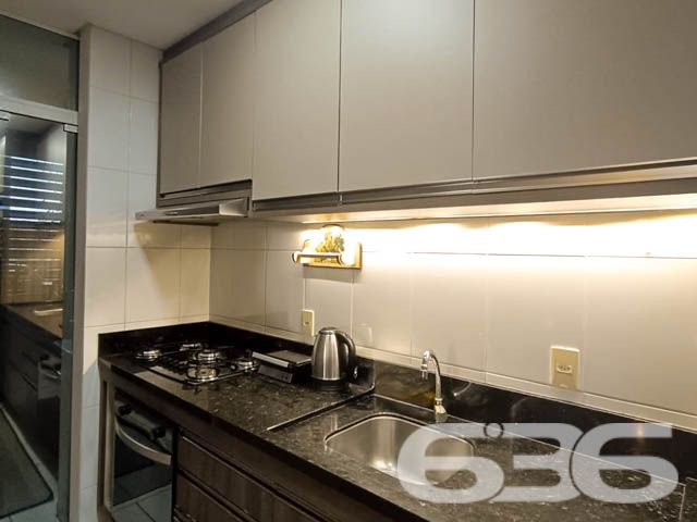 Descubra seu novo lar em Joinville! Apartamento do bairro Vila Nova, cada centímetro deste imóvel foi cuidadosamente planejado para garantir o máximo aproveitamento do espaço - ESTUDA PERMUTA

O imóvel, com área privativa de 70m², é um convite ao bem-estar. Os cômodos são espaçosos e planejados para maximizar o uso do espaço. A sala de estar se integra harmoniosamente à copa e cozinha conjugadas, formando um ambiente aberto e convidativo, ideal para receber amigos e familiares. A presença de móveis embutidos de excelente qualidade e gosto eleva o nível do acabamento, que conta com gesso em todos os ambientes, conferindo um toque de sofisticação e modernidade.

A suíte e o segundo dormitório são espaços de refúgio e privacidade, ambos bem iluminados e ventilados, garantindo um ambiente acolhedor e relaxante. A cozinha, prática e funcional, já está equipada com móveis de alta qualidade, pronta para preparar refeições e criar memórias. A sacada com churrasqueira é um diferencial, oferecendo uma vista agradável e um espaço extra para entretenimento ao ar livre.

Este apartamento não é apenas um lugar para morar, mas um espaço para viver plenamente. O edifício oferece segurança com portão eletrônico, interfone e áreas comuns bem cuidadas, incluindo um elegante hall de entrada e espaços de convivência que refletem o cuidado com cada detalhe.

Localizado estrategicamente, o imóvel está próximo a vias de acesso, shopping centers, escolas, hospitais e serviços públicos essenciais, garantindo conveniência para o dia a dia. Ademais, a infraestrutura do bairro Vila Nova e a qualidade da rua pavimentada asseguram uma excelente qualidade de vida.

Para aqueles interessados em alternativas de investimento, o proprietário estuda propostas de troca por outros imóveis no mesmo bairro, oferecendo flexibilidade nas negociações.

Não perca a chance de conhecer este excepcional apartamento, onde cada detalhe foi pensado para proporcionar conforto, segurança e qualidade de vida. Agende sua visita e venha descobrir por que este imóvel é a realização do seu próximo grande sonho imobiliário em Joinville.
 
636 NEGÓCIOS IMOBILIÁRIOS: A SUA MELHOR ESCOLHA
Com mais de 30 anos de experiência, a 636 Negócios Imobiliários é sua parceira ideal para encontrar o imóvel perfeito. Estamos prontos para ajudá-lo a fazer deste imóvel o seu novo lar.
 
Telefone: (47) 3451-0636
WhatsApp: (47) 99190-0636
 
Não perca esta oportunidade única. Visite nosso site para mais informações: i636.com.br