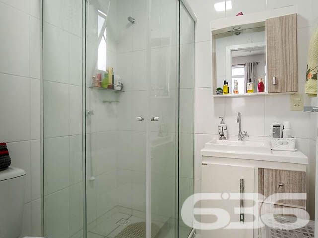 Descubra seu novo lar em Joinville! Apartamento do bairro Vila Nova, cada centímetro deste imóvel foi cuidadosamente planejado para garantir o máximo aproveitamento do espaço - ESTUDA PERMUTA

O imóvel, com área privativa de 70m², é um convite ao bem-estar. Os cômodos são espaçosos e planejados para maximizar o uso do espaço. A sala de estar se integra harmoniosamente à copa e cozinha conjugadas, formando um ambiente aberto e convidativo, ideal para receber amigos e familiares. A presença de móveis embutidos de excelente qualidade e gosto eleva o nível do acabamento, que conta com gesso em todos os ambientes, conferindo um toque de sofisticação e modernidade.

A suíte e o segundo dormitório são espaços de refúgio e privacidade, ambos bem iluminados e ventilados, garantindo um ambiente acolhedor e relaxante. A cozinha, prática e funcional, já está equipada com móveis de alta qualidade, pronta para preparar refeições e criar memórias. A sacada com churrasqueira é um diferencial, oferecendo uma vista agradável e um espaço extra para entretenimento ao ar livre.

Este apartamento não é apenas um lugar para morar, mas um espaço para viver plenamente. O edifício oferece segurança com portão eletrônico, interfone e áreas comuns bem cuidadas, incluindo um elegante hall de entrada e espaços de convivência que refletem o cuidado com cada detalhe.

Localizado estrategicamente, o imóvel está próximo a vias de acesso, shopping centers, escolas, hospitais e serviços públicos essenciais, garantindo conveniência para o dia a dia. Ademais, a infraestrutura do bairro Vila Nova e a qualidade da rua pavimentada asseguram uma excelente qualidade de vida.

Para aqueles interessados em alternativas de investimento, o proprietário estuda propostas de troca por outros imóveis no mesmo bairro, oferecendo flexibilidade nas negociações.

Não perca a chance de conhecer este excepcional apartamento, onde cada detalhe foi pensado para proporcionar conforto, segurança e qualidade de vida. Agende sua visita e venha descobrir por que este imóvel é a realização do seu próximo grande sonho imobiliário em Joinville.
 
636 NEGÓCIOS IMOBILIÁRIOS: A SUA MELHOR ESCOLHA
Com mais de 30 anos de experiência, a 636 Negócios Imobiliários é sua parceira ideal para encontrar o imóvel perfeito. Estamos prontos para ajudá-lo a fazer deste imóvel o seu novo lar.
 
Telefone: (47) 3451-0636
WhatsApp: (47) 99190-0636
 
Não perca esta oportunidade única. Visite nosso site para mais informações: i636.com.br
