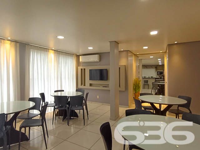 Descubra seu novo lar em Joinville! Apartamento do bairro Vila Nova, cada centímetro deste imóvel foi cuidadosamente planejado para garantir o máximo aproveitamento do espaço - ESTUDA PERMUTA

O imóvel, com área privativa de 70m², é um convite ao bem-estar. Os cômodos são espaçosos e planejados para maximizar o uso do espaço. A sala de estar se integra harmoniosamente à copa e cozinha conjugadas, formando um ambiente aberto e convidativo, ideal para receber amigos e familiares. A presença de móveis embutidos de excelente qualidade e gosto eleva o nível do acabamento, que conta com gesso em todos os ambientes, conferindo um toque de sofisticação e modernidade.

A suíte e o segundo dormitório são espaços de refúgio e privacidade, ambos bem iluminados e ventilados, garantindo um ambiente acolhedor e relaxante. A cozinha, prática e funcional, já está equipada com móveis de alta qualidade, pronta para preparar refeições e criar memórias. A sacada com churrasqueira é um diferencial, oferecendo uma vista agradável e um espaço extra para entretenimento ao ar livre.

Este apartamento não é apenas um lugar para morar, mas um espaço para viver plenamente. O edifício oferece segurança com portão eletrônico, interfone e áreas comuns bem cuidadas, incluindo um elegante hall de entrada e espaços de convivência que refletem o cuidado com cada detalhe.

Localizado estrategicamente, o imóvel está próximo a vias de acesso, shopping centers, escolas, hospitais e serviços públicos essenciais, garantindo conveniência para o dia a dia. Ademais, a infraestrutura do bairro Vila Nova e a qualidade da rua pavimentada asseguram uma excelente qualidade de vida.

Para aqueles interessados em alternativas de investimento, o proprietário estuda propostas de troca por outros imóveis no mesmo bairro, oferecendo flexibilidade nas negociações.

Não perca a chance de conhecer este excepcional apartamento, onde cada detalhe foi pensado para proporcionar conforto, segurança e qualidade de vida. Agende sua visita e venha descobrir por que este imóvel é a realização do seu próximo grande sonho imobiliário em Joinville.
 
636 NEGÓCIOS IMOBILIÁRIOS: A SUA MELHOR ESCOLHA
Com mais de 30 anos de experiência, a 636 Negócios Imobiliários é sua parceira ideal para encontrar o imóvel perfeito. Estamos prontos para ajudá-lo a fazer deste imóvel o seu novo lar.
 
Telefone: (47) 3451-0636
WhatsApp: (47) 99190-0636
 
Não perca esta oportunidade única. Visite nosso site para mais informações: i636.com.br