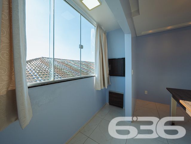 Descubra o seu próximo lar em Joinville, no coração do bairro Guanabara. Este excepcional apartamento, oferece um refinamento sem igual, proporcionando espaço e conforto para toda a família. Com uma garagem coberta e estrategicamente localizado, este imóvel representa uma oportunidade única para quem busca qualidade de vida e valorização imobiliária.

Este magnífico apartamento possui uma área construída, com uma arquitetura que aproveita cada metro quadrado para garantir um espaço amplo e funcional. Composto por 2 dormitórios sendo uma suíte, o imóvel destaca-se pelos acabamentos de primeira linha e pelos móveis planejados, desenhados por arquiteto, que agregam elegância e praticidade ao ambiente.

A sala de estar e jantar é um convite ao bem-estar, com uma iluminação natural intensa que realça as cores suaves das paredes e o design moderno dos móveis. A cozinha, integrada à copa, é um verdadeiro destaque com armários sob medida, bancadas em granito e modernos equipamentos que atendem todas as necessidades culinárias. Além disso, a sacada com churrasqueira é o espaço ideal para momentos de lazer e descontração, oferecendo uma vista encantadora do bairro.

Cada detalhe deste apartamento foi pensado para garantir o máximo de conforto e funcionalidade, incluindo a presença de uma garagem coberta, acesso à internet de alta velocidade e a permissão para animais de estimação, garantindo que toda a família possa desfrutar deste belo espaço.

Situado em uma rua pavimentada e tranquila, cercado por residências de alto padrão, o imóvel está a poucos passos de importantes vias de acesso, escolas, hospitais, centros de compras e muito mais. 

Este apartamento não é apenas um lugar para morar, é um investimento em uma vida de qualidade e conforto. Convidamos você a conhecer e se apaixonar por este imóvel excepcional em Joinville, um local pronto para ser o seu novo lar. Venha viver essa experiência com a 636 Negócios Imobiliários, onde grandes pessoas constroem grandes sonhos. Venha para a 636!
 
636 NEGÓCIOS IMOBILIÁRIOS: A SUA MELHOR ESCOLHA
Com mais de 30 anos de experiência, a 636 Negócios Imobiliários é sua parceira ideal para encontrar o imóvel perfeito. Estamos prontos para ajudá-lo a fazer deste imóvel o seu novo lar.
 
Telefone: (47) 3451-0636
WhatsApp: (47) 99190-0636
 
Não perca esta oportunidade única. Visite nosso site para mais informações: i636.com.br