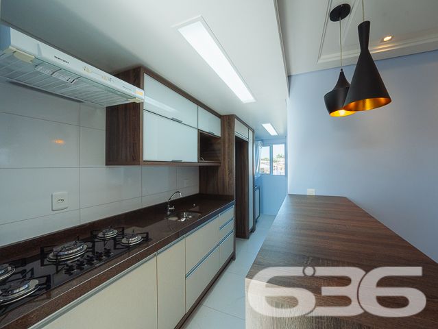 Descubra o seu próximo lar em Joinville, no coração do bairro Guanabara. Este excepcional apartamento, oferece um refinamento sem igual, proporcionando espaço e conforto para toda a família. Com uma garagem coberta e estrategicamente localizado, este imóvel representa uma oportunidade única para quem busca qualidade de vida e valorização imobiliária.

Este magnífico apartamento possui uma área construída, com uma arquitetura que aproveita cada metro quadrado para garantir um espaço amplo e funcional. Composto por 2 dormitórios sendo uma suíte, o imóvel destaca-se pelos acabamentos de primeira linha e pelos móveis planejados, desenhados por arquiteto, que agregam elegância e praticidade ao ambiente.

A sala de estar e jantar é um convite ao bem-estar, com uma iluminação natural intensa que realça as cores suaves das paredes e o design moderno dos móveis. A cozinha, integrada à copa, é um verdadeiro destaque com armários sob medida, bancadas em granito e modernos equipamentos que atendem todas as necessidades culinárias. Além disso, a sacada com churrasqueira é o espaço ideal para momentos de lazer e descontração, oferecendo uma vista encantadora do bairro.

Cada detalhe deste apartamento foi pensado para garantir o máximo de conforto e funcionalidade, incluindo a presença de uma garagem coberta, acesso à internet de alta velocidade e a permissão para animais de estimação, garantindo que toda a família possa desfrutar deste belo espaço.

Situado em uma rua pavimentada e tranquila, cercado por residências de alto padrão, o imóvel está a poucos passos de importantes vias de acesso, escolas, hospitais, centros de compras e muito mais. 

Este apartamento não é apenas um lugar para morar, é um investimento em uma vida de qualidade e conforto. Convidamos você a conhecer e se apaixonar por este imóvel excepcional em Joinville, um local pronto para ser o seu novo lar. Venha viver essa experiência com a 636 Negócios Imobiliários, onde grandes pessoas constroem grandes sonhos. Venha para a 636!
 
636 NEGÓCIOS IMOBILIÁRIOS: A SUA MELHOR ESCOLHA
Com mais de 30 anos de experiência, a 636 Negócios Imobiliários é sua parceira ideal para encontrar o imóvel perfeito. Estamos prontos para ajudá-lo a fazer deste imóvel o seu novo lar.
 
Telefone: (47) 3451-0636
WhatsApp: (47) 99190-0636
 
Não perca esta oportunidade única. Visite nosso site para mais informações: i636.com.br