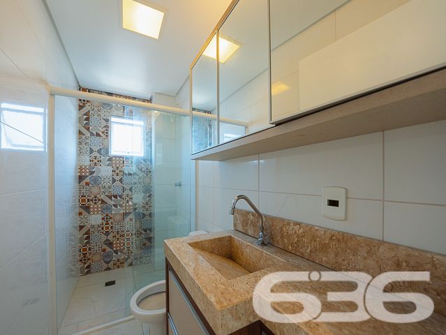 Descubra o seu próximo lar em Joinville, no coração do bairro Guanabara. Este excepcional apartamento, oferece um refinamento sem igual, proporcionando espaço e conforto para toda a família. Com uma garagem coberta e estrategicamente localizado, este imóvel representa uma oportunidade única para quem busca qualidade de vida e valorização imobiliária.

Este magnífico apartamento possui uma área construída, com uma arquitetura que aproveita cada metro quadrado para garantir um espaço amplo e funcional. Composto por 2 dormitórios sendo uma suíte, o imóvel destaca-se pelos acabamentos de primeira linha e pelos móveis planejados, desenhados por arquiteto, que agregam elegância e praticidade ao ambiente.

A sala de estar e jantar é um convite ao bem-estar, com uma iluminação natural intensa que realça as cores suaves das paredes e o design moderno dos móveis. A cozinha, integrada à copa, é um verdadeiro destaque com armários sob medida, bancadas em granito e modernos equipamentos que atendem todas as necessidades culinárias. Além disso, a sacada com churrasqueira é o espaço ideal para momentos de lazer e descontração, oferecendo uma vista encantadora do bairro.

Cada detalhe deste apartamento foi pensado para garantir o máximo de conforto e funcionalidade, incluindo a presença de uma garagem coberta, acesso à internet de alta velocidade e a permissão para animais de estimação, garantindo que toda a família possa desfrutar deste belo espaço.

Situado em uma rua pavimentada e tranquila, cercado por residências de alto padrão, o imóvel está a poucos passos de importantes vias de acesso, escolas, hospitais, centros de compras e muito mais. 

Este apartamento não é apenas um lugar para morar, é um investimento em uma vida de qualidade e conforto. Convidamos você a conhecer e se apaixonar por este imóvel excepcional em Joinville, um local pronto para ser o seu novo lar. Venha viver essa experiência com a 636 Negócios Imobiliários, onde grandes pessoas constroem grandes sonhos. Venha para a 636!
 
636 NEGÓCIOS IMOBILIÁRIOS: A SUA MELHOR ESCOLHA
Com mais de 30 anos de experiência, a 636 Negócios Imobiliários é sua parceira ideal para encontrar o imóvel perfeito. Estamos prontos para ajudá-lo a fazer deste imóvel o seu novo lar.
 
Telefone: (47) 3451-0636
WhatsApp: (47) 99190-0636
 
Não perca esta oportunidade única. Visite nosso site para mais informações: i636.com.br