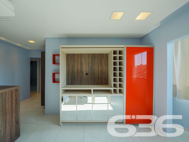 Descubra o seu próximo lar em Joinville, no coração do bairro Guanabara. Este excepcional apartamento, oferece um refinamento sem igual, proporcionando espaço e conforto para toda a família. Com uma garagem coberta e estrategicamente localizado, este imóvel representa uma oportunidade única para quem busca qualidade de vida e valorização imobiliária.

Este magnífico apartamento possui uma área construída, com uma arquitetura que aproveita cada metro quadrado para garantir um espaço amplo e funcional. Composto por 2 dormitórios sendo uma suíte, o imóvel destaca-se pelos acabamentos de primeira linha e pelos móveis planejados, desenhados por arquiteto, que agregam elegância e praticidade ao ambiente.

A sala de estar e jantar é um convite ao bem-estar, com uma iluminação natural intensa que realça as cores suaves das paredes e o design moderno dos móveis. A cozinha, integrada à copa, é um verdadeiro destaque com armários sob medida, bancadas em granito e modernos equipamentos que atendem todas as necessidades culinárias. Além disso, a sacada com churrasqueira é o espaço ideal para momentos de lazer e descontração, oferecendo uma vista encantadora do bairro.

Cada detalhe deste apartamento foi pensado para garantir o máximo de conforto e funcionalidade, incluindo a presença de uma garagem coberta, acesso à internet de alta velocidade e a permissão para animais de estimação, garantindo que toda a família possa desfrutar deste belo espaço.

Situado em uma rua pavimentada e tranquila, cercado por residências de alto padrão, o imóvel está a poucos passos de importantes vias de acesso, escolas, hospitais, centros de compras e muito mais. 

Este apartamento não é apenas um lugar para morar, é um investimento em uma vida de qualidade e conforto. Convidamos você a conhecer e se apaixonar por este imóvel excepcional em Joinville, um local pronto para ser o seu novo lar. Venha viver essa experiência com a 636 Negócios Imobiliários, onde grandes pessoas constroem grandes sonhos. Venha para a 636!
 
636 NEGÓCIOS IMOBILIÁRIOS: A SUA MELHOR ESCOLHA
Com mais de 30 anos de experiência, a 636 Negócios Imobiliários é sua parceira ideal para encontrar o imóvel perfeito. Estamos prontos para ajudá-lo a fazer deste imóvel o seu novo lar.
 
Telefone: (47) 3451-0636
WhatsApp: (47) 99190-0636
 
Não perca esta oportunidade única. Visite nosso site para mais informações: i636.com.br