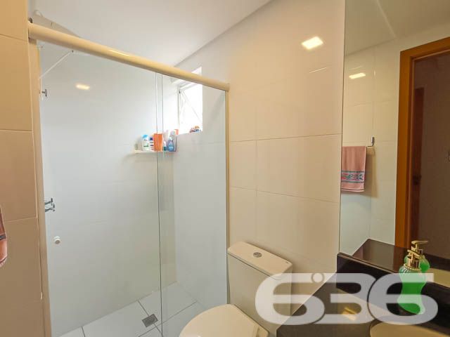 Apartamento à venda no bairro Atiradores, Joinville/SC – Conforto e localização privilegiada!
Apresentamos este incrível apartamento localizado no bairro Atiradores, uma das regiões mais nobres e desejadas de Joinville. O imóvel combina conforto, funcionalidade e elegância, sendo perfeito para quem busca morar bem com segurança e praticidade.
Com uma área total de 107m², o apartamento oferece:
1 dormitório, 1 suíte espaçosa e iluminada.
2 banheiros modernos com acabamentos de excelente qualidade.
Sala de estar e jantar integradas, proporcionando um ambiente amplo e aconchegante, perfeito para receber visitas.
Cozinha planejada com móveis embutidos, funcional e com ótima iluminação natural.
Sacada com churrasqueira, o local perfeito para momentos de descontração.
Área de serviço separada, prática e bem ventilada.
Além disso, o apartamento já vem equipado com condicionadores de ar, móveis sob medida e armários planejados, o que garante uma mudança rápida e sem complicações.
Destaques do imóvel:
✔ Imóvel seguro: portão eletrônico, interfone e cerca elétrica.
✔ Localizado em rua pavimentada, próximo a shoppings, escolas, hospitais e serviços essenciais.
✔ Ambiente pet-friendly: perfeito para quem tem animais de estimação.
Sobre a localização:
O bairro Atiradores é um dos mais valorizados de Joinville. Oferece fácil acesso a vias principais, transporte público e uma infraestrutura completa para o dia a dia, unindo qualidade de vida com conveniência.
Este é mais do que um apartamento, é a oportunidade de viver em um espaço que une sofisticação, conforto e uma localização privilegiada.
Agende sua visita agora mesmo e descubra como este imóvel pode ser o lar ideal para você e sua família. Entre em contato com a 636 Negócios Imobiliários e faça desse sonho uma realidade!
636 NEGÓCIOS IMOBILIÁRIOS: A SUA MELHOR ESCOLHA
Com mais de 30 anos de experiência, a 636 Negócios Imobiliários é sua parceira ideal para encontrar o imóvel perfeito. Estamos prontos para ajudá-lo a fazer deste imóvel o seu novo lar.
Telefone: (47) 3451-0636
WhatsApp: (47) 99190-0636
Não perca esta oportunidade única. Visite nosso site para mais informações: i636.com.br