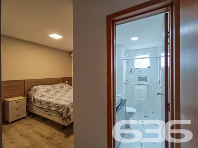 Apartamento à venda no bairro Atiradores, Joinville/SC – Conforto e localização privilegiada!
Apresentamos este incrível apartamento localizado no bairro Atiradores, uma das regiões mais nobres e desejadas de Joinville. O imóvel combina conforto, funcionalidade e elegância, sendo perfeito para quem busca morar bem com segurança e praticidade.
Com uma área total de 107m², o apartamento oferece:
1 dormitório, 1 suíte espaçosa e iluminada.
2 banheiros modernos com acabamentos de excelente qualidade.
Sala de estar e jantar integradas, proporcionando um ambiente amplo e aconchegante, perfeito para receber visitas.
Cozinha planejada com móveis embutidos, funcional e com ótima iluminação natural.
Sacada com churrasqueira, o local perfeito para momentos de descontração.
Área de serviço separada, prática e bem ventilada.
Além disso, o apartamento já vem equipado com condicionadores de ar, móveis sob medida e armários planejados, o que garante uma mudança rápida e sem complicações.
Destaques do imóvel:
✔ Imóvel seguro: portão eletrônico, interfone e cerca elétrica.
✔ Localizado em rua pavimentada, próximo a shoppings, escolas, hospitais e serviços essenciais.
✔ Ambiente pet-friendly: perfeito para quem tem animais de estimação.
Sobre a localização:
O bairro Atiradores é um dos mais valorizados de Joinville. Oferece fácil acesso a vias principais, transporte público e uma infraestrutura completa para o dia a dia, unindo qualidade de vida com conveniência.
Este é mais do que um apartamento, é a oportunidade de viver em um espaço que une sofisticação, conforto e uma localização privilegiada.
Agende sua visita agora mesmo e descubra como este imóvel pode ser o lar ideal para você e sua família. Entre em contato com a 636 Negócios Imobiliários e faça desse sonho uma realidade!
636 NEGÓCIOS IMOBILIÁRIOS: A SUA MELHOR ESCOLHA
Com mais de 30 anos de experiência, a 636 Negócios Imobiliários é sua parceira ideal para encontrar o imóvel perfeito. Estamos prontos para ajudá-lo a fazer deste imóvel o seu novo lar.
Telefone: (47) 3451-0636
WhatsApp: (47) 99190-0636
Não perca esta oportunidade única. Visite nosso site para mais informações: i636.com.br