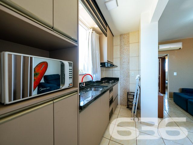 Apartamento localizado no coração de Balneário Barra do Sul, no tranquilo bairro de Salinas. Com uma estrutura cuidadosamente pensada para oferecer conforto e qualidade, este imóvel destaca-se tanto pela sua localização privilegiada quanto pelo excelente aproveitamento do espaço interno - ESTUDA PERMUTA

Este encantador apartamento de 62m², é perfeito para quem busca uma vida tranquila, mas sem abrir mão do acesso fácil a serviços essenciais. O Residencial é uma verdadeira jóia arquitetônica, com fachada moderna e uma disposição interna que maximiza cada metro quadrado disponível.

O apartamento é totalmente mobiliado, o que significa que você e sua família podem se mudar sem preocupações. Com dois dormitórios confortáveis e um banheiro elegantemente acabado, cada detalhe foi pensado para o seu bem-estar. A sala de estar e jantar integradas são espaçosas e acolhedoras.

A cozinha, com seu design funcional, inclui uma churrasqueira que promete ser o centro das atenções em encontros com amigos e família. 

Externamente, o Residencial está localizado próximo a praia de salinas, 
 oferecendo um ambiente seguro e privativo, completamente murado e com monitoramento privado. O imóvel conta ainda com uma garagem descoberta e está próximo a vias de acesso, transporte público, escolas e hospitais, garantindo facilidade no dia a dia.

Viver no Residencial significa ter a certeza de estar em um ambiente que valoriza a segurança, a privacidade e a comodidade. É um convite para desfrutar de uma vida com qualidade, rodeada por belezas naturais e com acesso a tudo o que você precisa. Não perca a oportunidade de conhecer esse lugar especial. Venha para o Residencial Citrino, seu novo lar espera por você com todo o conforto e praticidade que você merece.
 
636 NEGÓCIOS IMOBILIÁRIOS: A SUA MELHOR ESCOLHA
Com mais de 30 anos de experiência, a 636 Negócios Imobiliários é sua parceira ideal para encontrar o imóvel perfeito. Estamos prontos para ajudá-lo a fazer deste imóvel o seu novo lar.
 
Telefone: (47) 3451-0636
WhatsApp: (47) 99190-0636
 
Não perca esta oportunidade única. Visite nosso site para mais informações: i636.com.br