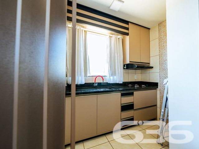 Apartamento localizado no coração de Balneário Barra do Sul, no tranquilo bairro de Salinas. Com uma estrutura cuidadosamente pensada para oferecer conforto e qualidade, este imóvel destaca-se tanto pela sua localização privilegiada quanto pelo excelente aproveitamento do espaço interno - ESTUDA PERMUTA

Este encantador apartamento de 62m², é perfeito para quem busca uma vida tranquila, mas sem abrir mão do acesso fácil a serviços essenciais. O Residencial é uma verdadeira jóia arquitetônica, com fachada moderna e uma disposição interna que maximiza cada metro quadrado disponível.

O apartamento é totalmente mobiliado, o que significa que você e sua família podem se mudar sem preocupações. Com dois dormitórios confortáveis e um banheiro elegantemente acabado, cada detalhe foi pensado para o seu bem-estar. A sala de estar e jantar integradas são espaçosas e acolhedoras.

A cozinha, com seu design funcional, inclui uma churrasqueira que promete ser o centro das atenções em encontros com amigos e família. 

Externamente, o Residencial está localizado próximo a praia de salinas, 
 oferecendo um ambiente seguro e privativo, completamente murado e com monitoramento privado. O imóvel conta ainda com uma garagem descoberta e está próximo a vias de acesso, transporte público, escolas e hospitais, garantindo facilidade no dia a dia.

Viver no Residencial significa ter a certeza de estar em um ambiente que valoriza a segurança, a privacidade e a comodidade. É um convite para desfrutar de uma vida com qualidade, rodeada por belezas naturais e com acesso a tudo o que você precisa. Não perca a oportunidade de conhecer esse lugar especial. Venha para o Residencial Citrino, seu novo lar espera por você com todo o conforto e praticidade que você merece.
 
636 NEGÓCIOS IMOBILIÁRIOS: A SUA MELHOR ESCOLHA
Com mais de 30 anos de experiência, a 636 Negócios Imobiliários é sua parceira ideal para encontrar o imóvel perfeito. Estamos prontos para ajudá-lo a fazer deste imóvel o seu novo lar.
 
Telefone: (47) 3451-0636
WhatsApp: (47) 99190-0636
 
Não perca esta oportunidade única. Visite nosso site para mais informações: i636.com.br