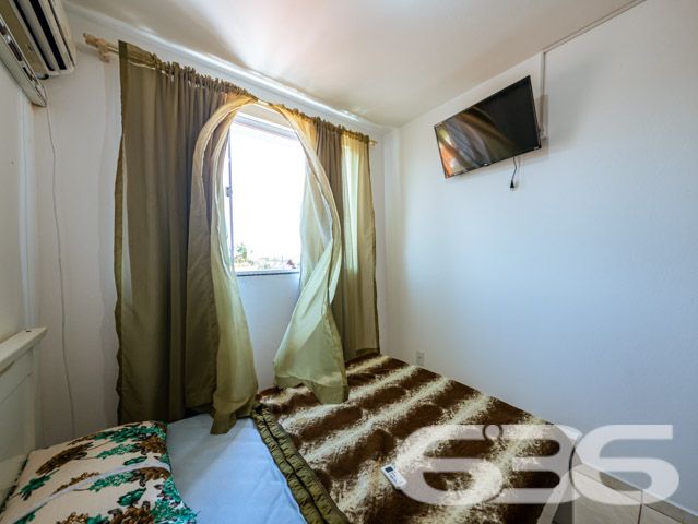 Apartamento localizado no coração de Balneário Barra do Sul, no tranquilo bairro de Salinas. Com uma estrutura cuidadosamente pensada para oferecer conforto e qualidade, este imóvel destaca-se tanto pela sua localização privilegiada quanto pelo excelente aproveitamento do espaço interno - ESTUDA PERMUTA

Este encantador apartamento de 62m², é perfeito para quem busca uma vida tranquila, mas sem abrir mão do acesso fácil a serviços essenciais. O Residencial é uma verdadeira jóia arquitetônica, com fachada moderna e uma disposição interna que maximiza cada metro quadrado disponível.

O apartamento é totalmente mobiliado, o que significa que você e sua família podem se mudar sem preocupações. Com dois dormitórios confortáveis e um banheiro elegantemente acabado, cada detalhe foi pensado para o seu bem-estar. A sala de estar e jantar integradas são espaçosas e acolhedoras.

A cozinha, com seu design funcional, inclui uma churrasqueira que promete ser o centro das atenções em encontros com amigos e família. 

Externamente, o Residencial está localizado próximo a praia de salinas, 
 oferecendo um ambiente seguro e privativo, completamente murado e com monitoramento privado. O imóvel conta ainda com uma garagem descoberta e está próximo a vias de acesso, transporte público, escolas e hospitais, garantindo facilidade no dia a dia.

Viver no Residencial significa ter a certeza de estar em um ambiente que valoriza a segurança, a privacidade e a comodidade. É um convite para desfrutar de uma vida com qualidade, rodeada por belezas naturais e com acesso a tudo o que você precisa. Não perca a oportunidade de conhecer esse lugar especial. Venha para o Residencial Citrino, seu novo lar espera por você com todo o conforto e praticidade que você merece.
 
636 NEGÓCIOS IMOBILIÁRIOS: A SUA MELHOR ESCOLHA
Com mais de 30 anos de experiência, a 636 Negócios Imobiliários é sua parceira ideal para encontrar o imóvel perfeito. Estamos prontos para ajudá-lo a fazer deste imóvel o seu novo lar.
 
Telefone: (47) 3451-0636
WhatsApp: (47) 99190-0636
 
Não perca esta oportunidade única. Visite nosso site para mais informações: i636.com.br