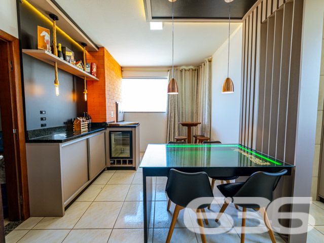 Apartamento localizado no coração de Balneário Barra do Sul, no tranquilo bairro de Salinas. Com uma estrutura cuidadosamente pensada para oferecer conforto e qualidade, este imóvel destaca-se tanto pela sua localização privilegiada quanto pelo excelente aproveitamento do espaço interno - ESTUDA PERMUTA

Este encantador apartamento de 62m², é perfeito para quem busca uma vida tranquila, mas sem abrir mão do acesso fácil a serviços essenciais. O Residencial é uma verdadeira jóia arquitetônica, com fachada moderna e uma disposição interna que maximiza cada metro quadrado disponível.

O apartamento é totalmente mobiliado, o que significa que você e sua família podem se mudar sem preocupações. Com dois dormitórios confortáveis e um banheiro elegantemente acabado, cada detalhe foi pensado para o seu bem-estar. A sala de estar e jantar integradas são espaçosas e acolhedoras.

A cozinha, com seu design funcional, inclui uma churrasqueira que promete ser o centro das atenções em encontros com amigos e família. 

Externamente, o Residencial está localizado próximo a praia de salinas, 
 oferecendo um ambiente seguro e privativo, completamente murado e com monitoramento privado. O imóvel conta ainda com uma garagem descoberta e está próximo a vias de acesso, transporte público, escolas e hospitais, garantindo facilidade no dia a dia.

Viver no Residencial significa ter a certeza de estar em um ambiente que valoriza a segurança, a privacidade e a comodidade. É um convite para desfrutar de uma vida com qualidade, rodeada por belezas naturais e com acesso a tudo o que você precisa. Não perca a oportunidade de conhecer esse lugar especial. Venha para o Residencial Citrino, seu novo lar espera por você com todo o conforto e praticidade que você merece.
 
636 NEGÓCIOS IMOBILIÁRIOS: A SUA MELHOR ESCOLHA
Com mais de 30 anos de experiência, a 636 Negócios Imobiliários é sua parceira ideal para encontrar o imóvel perfeito. Estamos prontos para ajudá-lo a fazer deste imóvel o seu novo lar.
 
Telefone: (47) 3451-0636
WhatsApp: (47) 99190-0636
 
Não perca esta oportunidade única. Visite nosso site para mais informações: i636.com.br