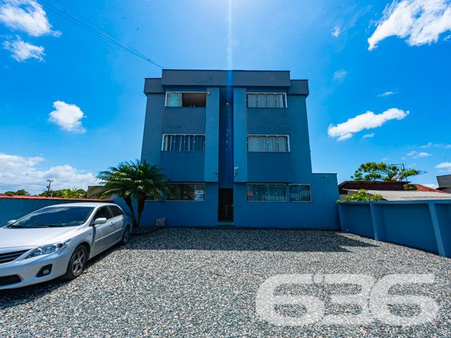 Apartamento localizado no coração de Balneário Barra do Sul, no tranquilo bairro de Salinas. Com uma estrutura cuidadosamente pensada para oferecer conforto e qualidade, este imóvel destaca-se tanto pela sua localização privilegiada quanto pelo excelente aproveitamento do espaço interno - ESTUDA PERMUTA

Este encantador apartamento de 62m², é perfeito para quem busca uma vida tranquila, mas sem abrir mão do acesso fácil a serviços essenciais. O Residencial é uma verdadeira jóia arquitetônica, com fachada moderna e uma disposição interna que maximiza cada metro quadrado disponível.

O apartamento é totalmente mobiliado, o que significa que você e sua família podem se mudar sem preocupações. Com dois dormitórios confortáveis e um banheiro elegantemente acabado, cada detalhe foi pensado para o seu bem-estar. A sala de estar e jantar integradas são espaçosas e acolhedoras.

A cozinha, com seu design funcional, inclui uma churrasqueira que promete ser o centro das atenções em encontros com amigos e família. 

Externamente, o Residencial está localizado próximo a praia de salinas, 
 oferecendo um ambiente seguro e privativo, completamente murado e com monitoramento privado. O imóvel conta ainda com uma garagem descoberta e está próximo a vias de acesso, transporte público, escolas e hospitais, garantindo facilidade no dia a dia.

Viver no Residencial significa ter a certeza de estar em um ambiente que valoriza a segurança, a privacidade e a comodidade. É um convite para desfrutar de uma vida com qualidade, rodeada por belezas naturais e com acesso a tudo o que você precisa. Não perca a oportunidade de conhecer esse lugar especial. Venha para o Residencial Citrino, seu novo lar espera por você com todo o conforto e praticidade que você merece.
 
636 NEGÓCIOS IMOBILIÁRIOS: A SUA MELHOR ESCOLHA
Com mais de 30 anos de experiência, a 636 Negócios Imobiliários é sua parceira ideal para encontrar o imóvel perfeito. Estamos prontos para ajudá-lo a fazer deste imóvel o seu novo lar.
 
Telefone: (47) 3451-0636
WhatsApp: (47) 99190-0636
 
Não perca esta oportunidade única. Visite nosso site para mais informações: i636.com.br