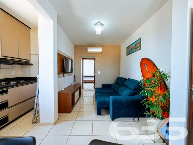 Apartamento localizado no coração de Balneário Barra do Sul, no tranquilo bairro de Salinas. Com uma estrutura cuidadosamente pensada para oferecer conforto e qualidade, este imóvel destaca-se tanto pela sua localização privilegiada quanto pelo excelente aproveitamento do espaço interno - ESTUDA PERMUTA

Este encantador apartamento de 62m², é perfeito para quem busca uma vida tranquila, mas sem abrir mão do acesso fácil a serviços essenciais. O Residencial é uma verdadeira jóia arquitetônica, com fachada moderna e uma disposição interna que maximiza cada metro quadrado disponível.

O apartamento é totalmente mobiliado, o que significa que você e sua família podem se mudar sem preocupações. Com dois dormitórios confortáveis e um banheiro elegantemente acabado, cada detalhe foi pensado para o seu bem-estar. A sala de estar e jantar integradas são espaçosas e acolhedoras.

A cozinha, com seu design funcional, inclui uma churrasqueira que promete ser o centro das atenções em encontros com amigos e família. 

Externamente, o Residencial está localizado próximo a praia de salinas, 
 oferecendo um ambiente seguro e privativo, completamente murado e com monitoramento privado. O imóvel conta ainda com uma garagem descoberta e está próximo a vias de acesso, transporte público, escolas e hospitais, garantindo facilidade no dia a dia.

Viver no Residencial significa ter a certeza de estar em um ambiente que valoriza a segurança, a privacidade e a comodidade. É um convite para desfrutar de uma vida com qualidade, rodeada por belezas naturais e com acesso a tudo o que você precisa. Não perca a oportunidade de conhecer esse lugar especial. Venha para o Residencial Citrino, seu novo lar espera por você com todo o conforto e praticidade que você merece.
 
636 NEGÓCIOS IMOBILIÁRIOS: A SUA MELHOR ESCOLHA
Com mais de 30 anos de experiência, a 636 Negócios Imobiliários é sua parceira ideal para encontrar o imóvel perfeito. Estamos prontos para ajudá-lo a fazer deste imóvel o seu novo lar.
 
Telefone: (47) 3451-0636
WhatsApp: (47) 99190-0636
 
Não perca esta oportunidade única. Visite nosso site para mais informações: i636.com.br