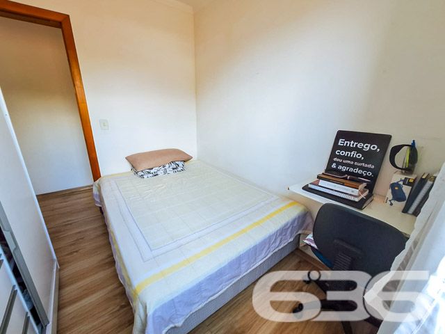 Descubra seu novo lar em Joinville, neste charmoso apartamento de 91,23 m², localizado no acolhedor bairro Floresta. Este imóvel está pronto para ser personalizado ao seu gosto e se transformar no cenário dos seus novos começos.
Este apartamento está situado em um terreno de 571,36 m², com uma localização estratégica próxima a escolas, hospitais e várias opções de transporte público, garantindo conveniência e acesso facilitado às necessidades do dia a dia. Além de sua rua pavimentada, o imóvel beneficia de uma topografia plana, ideal para aqueles que valorizam praticidade e conforto.
O interior do apartamento é convidativo, com dois dormitórios espaçosos e bem iluminados, garantindo o conforto necessário para uma boa noite de sono. A sala de estar é ampla e recebe boa quantidade de luz natural, oferecendo um ambiente perfeito para relaxar e entreter visitas. A cozinha é integrada à sala de jantar, criando um espaço funcional e acolhedor para refeições em família. Destaca-se também a sacada com churrasqueira, perfeita para confraternizações ou um tranquilo café da manhã ao ar livre.
A área de serviço é prática e bem organizada, otimizando suas tarefas diárias. O apartamento inclui ainda uma garagem coberta, proporcionando segurança e conveniência para o seu veículo.
Com todas estas características, este apartamento não é apenas uma moradia, mas um investimento em qualidade de vida. Ele reflete a dedicação e o cuidado que a 636 Negócios Imobiliários emprega em cada detalhe, assegurando que cada cliente encontre não só uma casa, mas um verdadeiro lar.
Invista no seu futuro, escolha um imóvel que oferece mais do que um espaço para viver, oferece um ambiente para prosperar. Agende uma visita e venha conhecer seu novo endereço no coração de Joinville. Este é o momento perfeito para você dar o próximo passo em direção ao lar dos seus sonhos.
636 NEGÓCIOS IMOBILIÁRIOS: A SUA MELHOR ESCOLHA
Com mais de 30 anos de experiência, a 636 Negócios Imobiliários é sua parceira ideal para encontrar o imóvel perfeito. Estamos prontos para ajudá-lo a fazer deste imóvel o seu novo lar.
Telefone: (47) 3451-0636
WhatsApp: (47) 99190-0636
Não perca esta oportunidade única. Visite nosso site para mais informações: i636.com.br