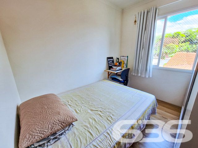 Descubra seu novo lar em Joinville, neste charmoso apartamento de 91,23 m², localizado no acolhedor bairro Floresta. Este imóvel está pronto para ser personalizado ao seu gosto e se transformar no cenário dos seus novos começos.
Este apartamento está situado em um terreno de 571,36 m², com uma localização estratégica próxima a escolas, hospitais e várias opções de transporte público, garantindo conveniência e acesso facilitado às necessidades do dia a dia. Além de sua rua pavimentada, o imóvel beneficia de uma topografia plana, ideal para aqueles que valorizam praticidade e conforto.
O interior do apartamento é convidativo, com dois dormitórios espaçosos e bem iluminados, garantindo o conforto necessário para uma boa noite de sono. A sala de estar é ampla e recebe boa quantidade de luz natural, oferecendo um ambiente perfeito para relaxar e entreter visitas. A cozinha é integrada à sala de jantar, criando um espaço funcional e acolhedor para refeições em família. Destaca-se também a sacada com churrasqueira, perfeita para confraternizações ou um tranquilo café da manhã ao ar livre.
A área de serviço é prática e bem organizada, otimizando suas tarefas diárias. O apartamento inclui ainda uma garagem coberta, proporcionando segurança e conveniência para o seu veículo.
Com todas estas características, este apartamento não é apenas uma moradia, mas um investimento em qualidade de vida. Ele reflete a dedicação e o cuidado que a 636 Negócios Imobiliários emprega em cada detalhe, assegurando que cada cliente encontre não só uma casa, mas um verdadeiro lar.
Invista no seu futuro, escolha um imóvel que oferece mais do que um espaço para viver, oferece um ambiente para prosperar. Agende uma visita e venha conhecer seu novo endereço no coração de Joinville. Este é o momento perfeito para você dar o próximo passo em direção ao lar dos seus sonhos.
636 NEGÓCIOS IMOBILIÁRIOS: A SUA MELHOR ESCOLHA
Com mais de 30 anos de experiência, a 636 Negócios Imobiliários é sua parceira ideal para encontrar o imóvel perfeito. Estamos prontos para ajudá-lo a fazer deste imóvel o seu novo lar.
Telefone: (47) 3451-0636
WhatsApp: (47) 99190-0636
Não perca esta oportunidade única. Visite nosso site para mais informações: i636.com.br