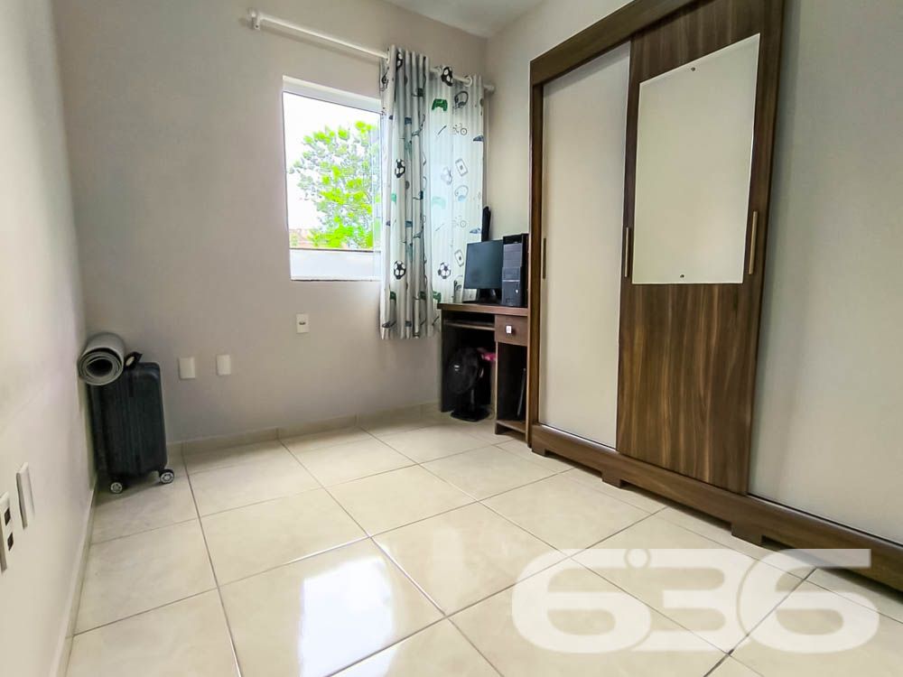 Descubra seu novo lar em Joinville, no bairro Iririú. Apresentamos um apartamento térreo de fundos, ideal para quem busca privacidade sem abrir mão do acesso à conveniência urbana. Com área construída de 51,06m², este imóvel oferece um espaço acolhedor e bem planejado para você e sua família.
Este imóvel dispõe de dois confortáveis dormitórios, ambos com instalações prontas para ar-condicionado, sendo um deles dotado de uma sacada encantadora que permite a entrada de luz natural, criando um ambiente mais arejado e iluminado. A cozinha, um verdadeiro coração da casa, vem completamente equipada com móveis planejados de alto padrão e integra-se harmoniosamente à sala de estar e jantar, formando um espaço amplo para reunir amigos e familiares.
A sala de estar, central para o lazer e descanso, é ampla e recebe a luz natural que se espalha pelo apartamento, promovendo um ambiente relaxante e convidativo. A sacada do apartamento inclui uma churrasqueira moderna, perfeita para os momentos de lazer e celebrações em casa.
A funcionalidade se estende à área de serviço, que é prática e equipada, mantendo a organização e facilitando o dia a dia. O banheiro é moderno, com acabamentos de qualidade, oferecendo conforto e praticidade.
Externamente, o imóvel conta com uma vaga de garagem, portão eletrônico e sistema de interfone, garantindo segurança e privacidade. Localizado em uma rua pavimentada, com fácil acesso a importantes vias de transporte, escolas, hospitais, shopping centers e uma variedade de serviços essenciais, este apartamento no bairro Iririú é uma excelente escolha para quem busca conveniência e qualidade de vida.
O apartamento está situado em um terreno de 480,00m², com dimensões regulares e topografia plana, facilitando ainda mais a sua rotina. Permite animais, o que é ideal para os amantes de pets.
A 636 Negócios Imobiliários, com mais de 30 anos de experiência no mercado imobiliário, orgulha-se de apresentar este imóvel, garantindo a perfeição técnico-jurídica em todas as etapas da mediação. Venha conhecer e se encantar com este apartamento à venda em Joinville. Aguardamos seu contato para uma visita, onde a qualidade de vida que você merece se torna realidade.
636 NEGÓCIOS IMOBILIÁRIOS: A SUA MELHOR ESCOLHA
Com mais de 30 anos de experiência, a 636 Negócios Imobiliários é sua parceira ideal para encontrar o imóvel perfeito. Estamos prontos para ajudá-lo a fazer deste imóvel o seu novo lar.
Telefone: (47) 3451-0636
WhatsApp: (47) 99190-0636
Não perca esta oportunidade única. Visite nosso site para mais informações: i636.com.br