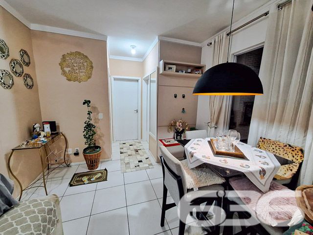 Descubra o conforto e a praticidade neste apartamento impecável no coração do bairro Fátima, em Joinville/SC. Localizado em uma rua tranquila e pavimentada, o imóvel oferece uma infraestrutura moderna e ambientes pensados para aconchego e funcionalidade.

Este apartamento de 70,30m², está estrategicamente posicionado, aproveitando uma orientação sul que permite iluminação natural agradável ao longo do dia. A unidade dispõe de garagem coberta, proporcionando comodidade e segurança para seus veículos.

A área de estar é ampliada por uma sacada charmosa com churrasqueira, perfeita para momentos de lazer e descontração em família ou entre amigos. Além disso, o apartamento conta com dois dormitórios acolhedores, ambos com infraestrutura para instalação de ar-condicionado tipo split, assegurando o conforto térmico em todas as estações.

No âmbito do condomínio, desfrute de um salão de festas e espaço gourmet equipado com churrasqueiras a carvão e lavabos, ideal para celebrar datas especiais sem sair de casa. 

A localização é outro ponto forte, estando próximo a serviços, comércio e áreas de lazer, garantindo que tudo o que você precisa esteja ao alcance em poucos minutos. 

Este apartamento é uma excelente opção para quem busca um lar moderno, seguro e bem localizado em Joinville. Não perca esta oportunidade única de viver com qualidade e conforto. Agende sua visita e venha conhecer seu novo lar no coração de Fátima!
 
636 NEGÓCIOS IMOBILIÁRIOS: A SUA MELHOR ESCOLHA
Com mais de 30 anos de experiência, a 636 Negócios Imobiliários é sua parceira ideal para encontrar o imóvel perfeito. Estamos prontos para ajudá-lo a fazer deste imóvel o seu novo lar.
 
Telefone: (47) 3451-0636
WhatsApp: (47) 99190-0636
 
Não perca esta oportunidade única. Visite nosso site para mais informações: i636.com.br