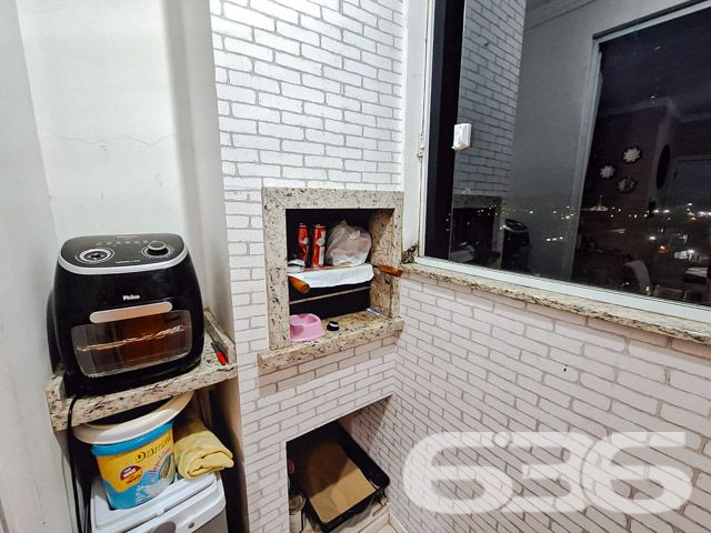 Descubra o conforto e a praticidade neste apartamento impecável no coração do bairro Fátima, em Joinville/SC. Localizado em uma rua tranquila e pavimentada, o imóvel oferece uma infraestrutura moderna e ambientes pensados para aconchego e funcionalidade.

Este apartamento de 70,30m², está estrategicamente posicionado, aproveitando uma orientação sul que permite iluminação natural agradável ao longo do dia. A unidade dispõe de garagem coberta, proporcionando comodidade e segurança para seus veículos.

A área de estar é ampliada por uma sacada charmosa com churrasqueira, perfeita para momentos de lazer e descontração em família ou entre amigos. Além disso, o apartamento conta com dois dormitórios acolhedores, ambos com infraestrutura para instalação de ar-condicionado tipo split, assegurando o conforto térmico em todas as estações.

No âmbito do condomínio, desfrute de um salão de festas e espaço gourmet equipado com churrasqueiras a carvão e lavabos, ideal para celebrar datas especiais sem sair de casa. 

A localização é outro ponto forte, estando próximo a serviços, comércio e áreas de lazer, garantindo que tudo o que você precisa esteja ao alcance em poucos minutos. 

Este apartamento é uma excelente opção para quem busca um lar moderno, seguro e bem localizado em Joinville. Não perca esta oportunidade única de viver com qualidade e conforto. Agende sua visita e venha conhecer seu novo lar no coração de Fátima!
 
636 NEGÓCIOS IMOBILIÁRIOS: A SUA MELHOR ESCOLHA
Com mais de 30 anos de experiência, a 636 Negócios Imobiliários é sua parceira ideal para encontrar o imóvel perfeito. Estamos prontos para ajudá-lo a fazer deste imóvel o seu novo lar.
 
Telefone: (47) 3451-0636
WhatsApp: (47) 99190-0636
 
Não perca esta oportunidade única. Visite nosso site para mais informações: i636.com.br