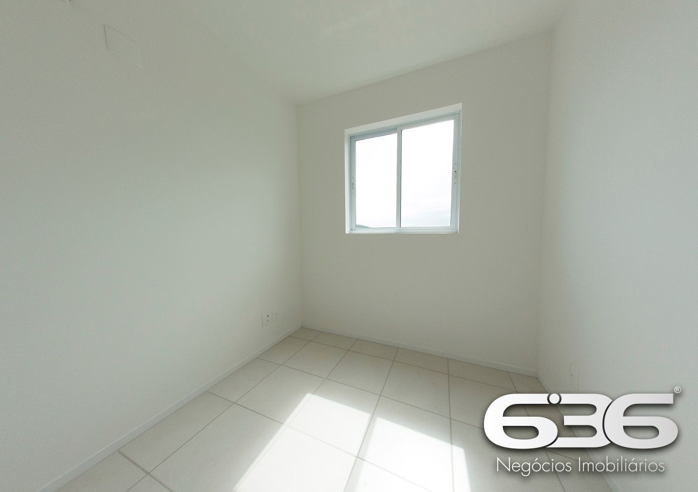 Apresentamos este charmoso apartamento localizado no coração do Bairro Fátima, em Joinville/SC. Este imóvel oferece uma combinação perfeita de conforto e praticidade para quem busca um lar acolhedor em uma localização privilegiada.

Características do Apartamento:

Área Total: 70,30m²
Composição: 2 dormitórios, sala de estar com sacada e churrasqueira, cozinha integrada, área de serviço e banheiro social. A planta flexível permite aproveitar cada espaço com conforto e funcionalidade.

Diferenciais do Empreendimento:

Hall de entrada com elevador: Acessibilidade e comodidade em todos os momentos.
Salão de festas e espaço gourmet: Perfeito para reunir amigos e familiares em um ambiente moderno e bem equipado, com churrasqueiras a carvão e lavabos.
Vaga de estacionamento coberta: Segurança e proteção para o seu veículo.
Sistema de vigilância eletrônica e portão eletrônico: Maior segurança e tranquilidade para os moradores.

Localização Privilegiada: O bairro Fátima é conhecido pela tranquilidade e proximidade com diversos comércios, escolas, supermercados e áreas de lazer, além de estar a poucos minutos do centro de Joinville. A rua pavimentada e bem iluminada proporciona segurança e fácil acesso a outras regiões da cidade.

Entre em contato com a 636 Negócios Imobiliários e venha conhecer de perto o seu novo endereço em Joinville. Aqui, realizamos o sonho do seu lar com a garantia de mais de 30 anos de experiência e credibilidade no mercado imobiliário!
 
636 NEGÓCIOS IMOBILIÁRIOS: A SUA MELHOR ESCOLHA
Com mais de 30 anos de experiência, a 636 Negócios Imobiliários é sua parceira ideal para encontrar o imóvel perfeito. Estamos prontos para ajudá-lo a fazer deste imóvel o seu novo lar.
 
Telefone: (47) 3451-0636
WhatsApp: (47) 99190-0636
 
Não perca esta oportunidade única. Visite nosso site para mais informações: i636.com.br