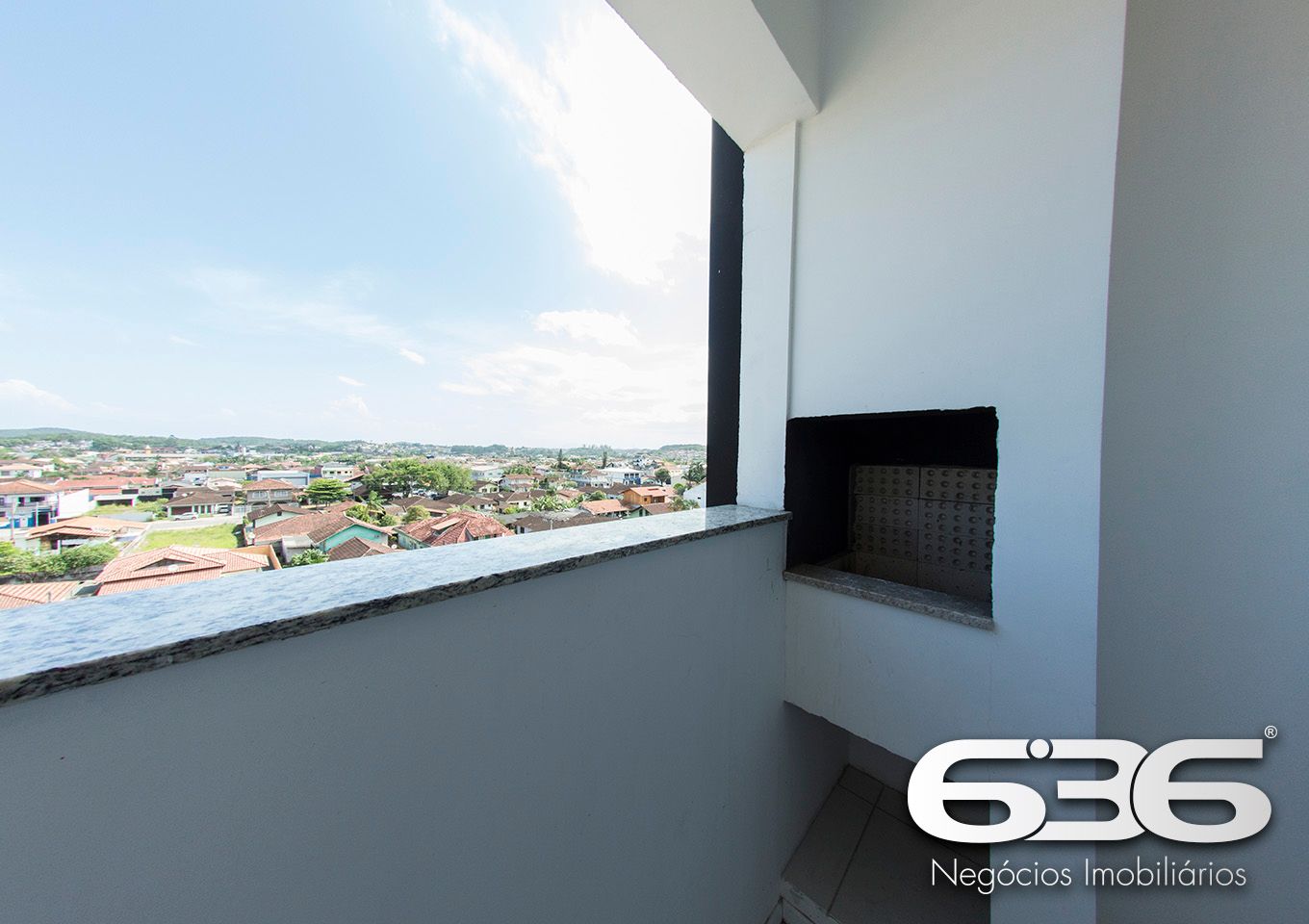 Apresentamos este charmoso apartamento localizado no coração do Bairro Fátima, em Joinville/SC. Este imóvel oferece uma combinação perfeita de conforto e praticidade para quem busca um lar acolhedor em uma localização privilegiada.

Características do Apartamento:

Área Total: 70,30m²
Composição: 2 dormitórios, sala de estar com sacada e churrasqueira, cozinha integrada, área de serviço e banheiro social. A planta flexível permite aproveitar cada espaço com conforto e funcionalidade.

Diferenciais do Empreendimento:

Hall de entrada com elevador: Acessibilidade e comodidade em todos os momentos.
Salão de festas e espaço gourmet: Perfeito para reunir amigos e familiares em um ambiente moderno e bem equipado, com churrasqueiras a carvão e lavabos.
Vaga de estacionamento coberta: Segurança e proteção para o seu veículo.
Sistema de vigilância eletrônica e portão eletrônico: Maior segurança e tranquilidade para os moradores.

Localização Privilegiada: O bairro Fátima é conhecido pela tranquilidade e proximidade com diversos comércios, escolas, supermercados e áreas de lazer, além de estar a poucos minutos do centro de Joinville. A rua pavimentada e bem iluminada proporciona segurança e fácil acesso a outras regiões da cidade.

Entre em contato com a 636 Negócios Imobiliários e venha conhecer de perto o seu novo endereço em Joinville. Aqui, realizamos o sonho do seu lar com a garantia de mais de 30 anos de experiência e credibilidade no mercado imobiliário!
 
636 NEGÓCIOS IMOBILIÁRIOS: A SUA MELHOR ESCOLHA
Com mais de 30 anos de experiência, a 636 Negócios Imobiliários é sua parceira ideal para encontrar o imóvel perfeito. Estamos prontos para ajudá-lo a fazer deste imóvel o seu novo lar.
 
Telefone: (47) 3451-0636
WhatsApp: (47) 99190-0636
 
Não perca esta oportunidade única. Visite nosso site para mais informações: i636.com.br