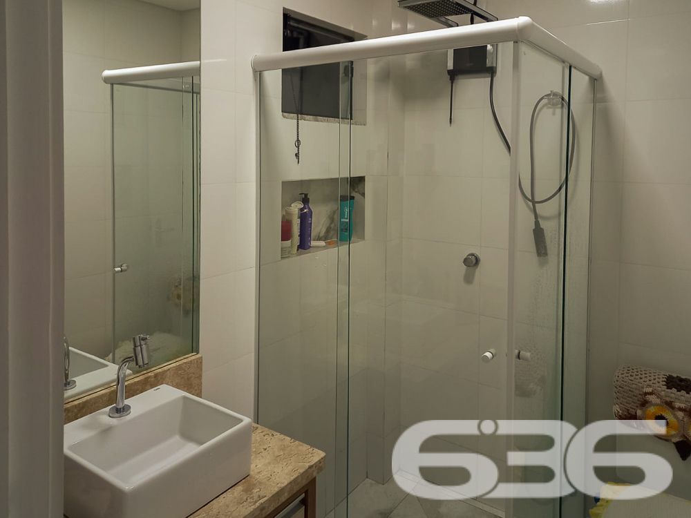 Apartamento localizado no nobre bairro Bom Retiro, em Joinville, SC. Com um acabamento sofisticado e uma atmosfera acolhedora, este lar é a escolha ideal para quem busca qualidade de vida aliada à conveniência – ESTUDA PERMUTA
O apartamento dispõe de uma suíte com closet e um dormitório adicional, proporcionando espaço e privacidade para toda a família. A sala de estar e jantar, integradas com uma copa e cozinha moderna, são perfeitas para quem ama receber. Duas sacadas, uma delas com churrasqueira a carvão, oferecem uma vista relaxante e um espaço ideal para momentos de lazer.
A segurança é prioridade com portão eletrônico, interfone. Além disso, o apartamento conta com uma área de festas na cobertura, perfeita para eventos e comemorações, elevador para facilidade de acesso e uma vaga de garagem.
Localizado próximo a vias de acesso, shopping centers, escolas, hospitais e serviços públicos essenciais, este apartamento é uma excelente escolha para quem busca conveniência sem abrir mão da qualidade de vida.
Convidamos você a visitar e sentir pessoalmente o potencial deste lar excepcional em Joinville. Entre em contato conosco para mais informações e agende sua visita. Este é mais do que um apartamento, é o seu próximo lar.
636 Negócios Imobiliários, mais de 30 anos realizando sonhos com excelência e confiança.
636 NEGÓCIOS IMOBILIÁRIOS: A SUA MELHOR ESCOLHA
Com mais de 30 anos de experiência, a 636 Negócios Imobiliários é sua parceira ideal para encontrar o imóvel perfeito. Estamos prontos para ajudá-lo a fazer deste imóvel o seu novo lar.
Telefone: (47) 3451-0636
WhatsApp: (47) 99190-0636
Não perca esta oportunidade única. Visite nosso site para mais informações: i636.com.br