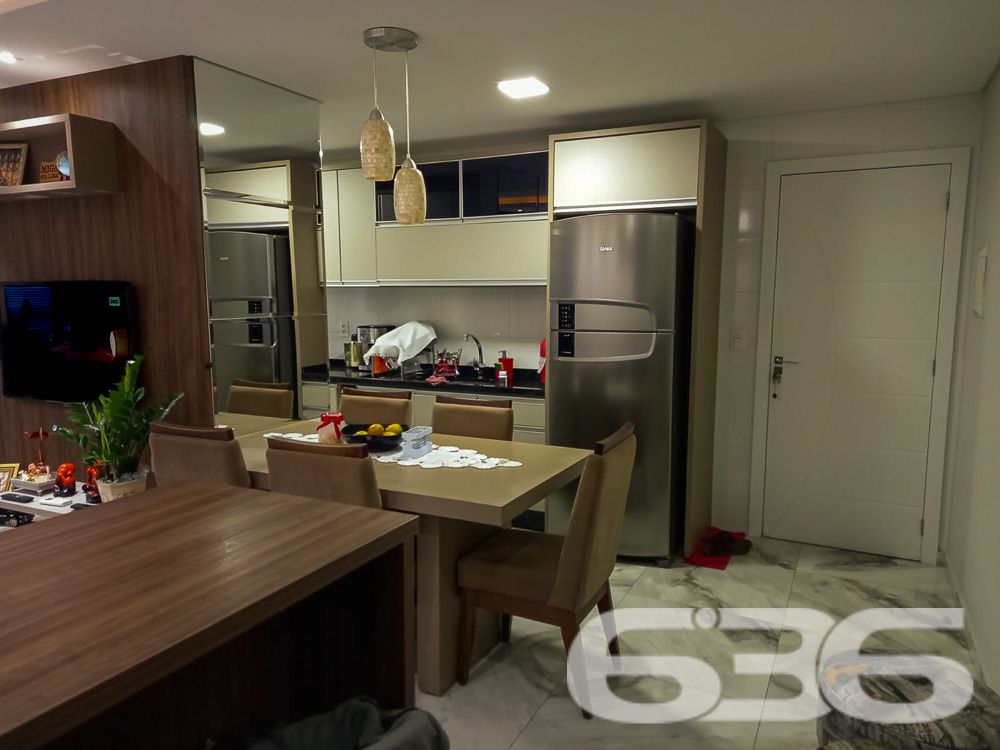 Apartamento localizado no nobre bairro Bom Retiro, em Joinville, SC. Com um acabamento sofisticado e uma atmosfera acolhedora, este lar é a escolha ideal para quem busca qualidade de vida aliada à conveniência – ESTUDA PERMUTA
O apartamento dispõe de uma suíte com closet e um dormitório adicional, proporcionando espaço e privacidade para toda a família. A sala de estar e jantar, integradas com uma copa e cozinha moderna, são perfeitas para quem ama receber. Duas sacadas, uma delas com churrasqueira a carvão, oferecem uma vista relaxante e um espaço ideal para momentos de lazer.
A segurança é prioridade com portão eletrônico, interfone. Além disso, o apartamento conta com uma área de festas na cobertura, perfeita para eventos e comemorações, elevador para facilidade de acesso e uma vaga de garagem.
Localizado próximo a vias de acesso, shopping centers, escolas, hospitais e serviços públicos essenciais, este apartamento é uma excelente escolha para quem busca conveniência sem abrir mão da qualidade de vida.
Convidamos você a visitar e sentir pessoalmente o potencial deste lar excepcional em Joinville. Entre em contato conosco para mais informações e agende sua visita. Este é mais do que um apartamento, é o seu próximo lar.
636 Negócios Imobiliários, mais de 30 anos realizando sonhos com excelência e confiança.
636 NEGÓCIOS IMOBILIÁRIOS: A SUA MELHOR ESCOLHA
Com mais de 30 anos de experiência, a 636 Negócios Imobiliários é sua parceira ideal para encontrar o imóvel perfeito. Estamos prontos para ajudá-lo a fazer deste imóvel o seu novo lar.
Telefone: (47) 3451-0636
WhatsApp: (47) 99190-0636
Não perca esta oportunidade única. Visite nosso site para mais informações: i636.com.br