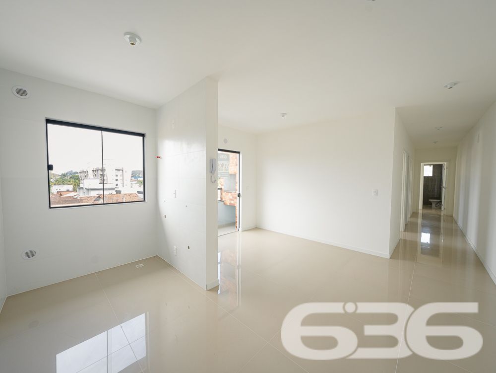 Apresentamos este espetacular apartamento no coração do Bairro Iririú, em Joinville, SC. 

Este apartamento contemporâneo, reflete um design moderno e funcional, estendendo-se por uma área construída de 91,33m². A distribuição interna inclui 2 dormitórios e uma suíte, todos com excelente iluminação natural, 2 banheiros, sala de estar, e uma cozinha prática e bem planejada, ideal para quem aprecia a arte culinária.

Adicionalmente, a residência conta com duas vagas de garagem descobertas, garantindo comodidade e segurança para os veículos dos moradores. A estrutura do prédio é complementada por uma varanda generosa, que oferece uma vista privilegiada do bairro e é um convite para momentos relaxantes ao ar livre.

A localização do imóvel é um ponto alto, situado numa rua pavimentada que garante fácil acesso e mobilidade. O bairro Iririú é conhecido por sua tranquilidade e infraestrutura completa, incluindo escolas, comércios e serviços, o que contribui para uma rotina mais prática e eficiente.

Este apartamento não é apenas um espaço para morar, mas um verdadeiro lar, projetado para proporcionar conforto, privacidade e qualidade de vida. 

Compreendemos que cada detalhe é fundamental na escolha de um novo lar, por isso, oferecemos este imóvel. Convidamos você a descobrir o equilíbrio perfeito entre design, conforto e localização. Venha conhecer seu novo lar no Bairro Iririú, uma oportunidade única de investir e viver bem.
 
636 NEGÓCIOS IMOBILIÁRIOS: A SUA MELHOR ESCOLHA
Com mais de 30 anos de experiência, a 636 Negócios Imobiliários é sua parceira ideal para encontrar o imóvel perfeito. Estamos prontos para ajudá-lo a fazer deste imóvel o seu novo lar.
 
Telefone: (47) 3451-0636
WhatsApp: (47) 99190-0636
 
Não perca esta oportunidade única. Visite nosso site para mais informações: i636.com.br
