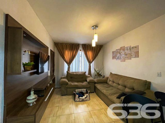 GIARDINO COM 2 QUARTOS NO BAIRRO IRIRIÚ - COM ÁREA DE FESTAS - Estuda permuta

Descubra o conforto e a privacidade neste exclusivo apartamento giardino no bairro Iririú, com 59m² de área privativa e mais 15m² de área de festas com churrasqueira. Com 2 dormitórios, banheiro e sala de estar, este imóvel é praticamente uma casa, oferecendo o melhor dos dois mundos: a segurança de um apartamento e a privacidade de uma casa.

DETALHES QUE FAZEM A DIFERENÇA:
O apartamento conta com 2 dormitórios aconchegantes, ambos equipados com ar condicionado para seu conforto. A cozinha é planejada e vem com móveis sob medida, pronta para você mostrar suas habilidades culinárias. A área de festas com churrasqueira é o espaço perfeito para receber amigos e familiares, garantindo momentos inesquecíveis.

LOCALIZAÇÃO PRIVILEGIADA:
Situado no bairro Iririú, próximo ao Saguaçu, você estará em uma localização estratégica com fácil acesso a serviços e comércios essenciais. O prédio conta com apenas 4 apartamentos, dois por andar, separados por uma escada, garantindo privacidade e tranquilidade.

A CONFIANÇA DE 636 NEGÓCIOS IMOBILIÁRIOS:
Com mais de 30 anos de experiência no mercado imobiliário, a 636 Negócios Imobiliários é sua parceira de confiança para encontrar o imóvel ideal. Entre em contato conosco para agendar sua visita.
Telefone: (47) 3451-0636
WhatsApp: (47) 99190-0636