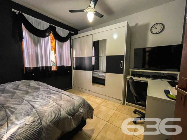 GIARDINO COM 2 QUARTOS NO BAIRRO IRIRIÚ - COM ÁREA DE FESTAS - Estuda permuta

Descubra o conforto e a privacidade neste exclusivo apartamento giardino no bairro Iririú, com 59m² de área privativa e mais 15m² de área de festas com churrasqueira. Com 2 dormitórios, banheiro e sala de estar, este imóvel é praticamente uma casa, oferecendo o melhor dos dois mundos: a segurança de um apartamento e a privacidade de uma casa.

DETALHES QUE FAZEM A DIFERENÇA:
O apartamento conta com 2 dormitórios aconchegantes, ambos equipados com ar condicionado para seu conforto. A cozinha é planejada e vem com móveis sob medida, pronta para você mostrar suas habilidades culinárias. A área de festas com churrasqueira é o espaço perfeito para receber amigos e familiares, garantindo momentos inesquecíveis.

LOCALIZAÇÃO PRIVILEGIADA:
Situado no bairro Iririú, próximo ao Saguaçu, você estará em uma localização estratégica com fácil acesso a serviços e comércios essenciais. O prédio conta com apenas 4 apartamentos, dois por andar, separados por uma escada, garantindo privacidade e tranquilidade.

A CONFIANÇA DE 636 NEGÓCIOS IMOBILIÁRIOS:
Com mais de 30 anos de experiência no mercado imobiliário, a 636 Negócios Imobiliários é sua parceira de confiança para encontrar o imóvel ideal. Entre em contato conosco para agendar sua visita.
Telefone: (47) 3451-0636
WhatsApp: (47) 99190-0636
