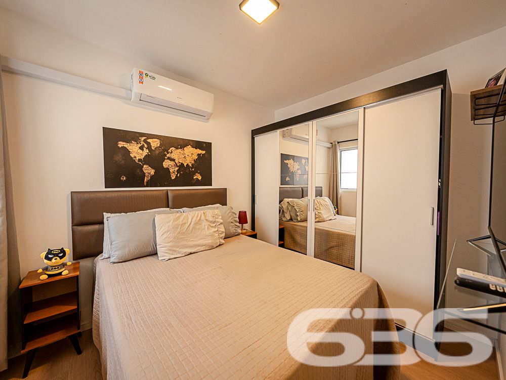 Excelente oportunidade de adquirir um apartamento moderno, situado no desejado bairro Saguaçu, Joinville, SC. Este imóvel é ideal para quem busca conforto, praticidade e uma excelente localização.
Destaques do Imóvel:
Composição: 2 dormitórios, sala de estar e jantar integradas, cozinha planejada, banheiro social, área de serviço e sacada com churrasqueira. A distribuição inteligente dos espaços proporciona um ambiente acolhedor e funcional.
Cozinha Moderna: Cozinha planejada com armários sob medida, integrada com a área de serviço. Ideal para quem valoriza praticidade e estilo.
Sala de Estar: Ampla sala de estar integrada com a sala de jantar, perfeita para momentos de descontração e convívio com a família e amigos. Decoração moderna, com espaço bem aproveitado e iluminação aconchegante.
Dormitórios: Dois dormitórios confortáveis.
Banheiro Social: Banheiro moderno com box de vidro e armário planejado, oferecendo praticidade no dia a dia.
Área de Lazer: O condomínio oferece estrutura de lazer completa com piscina, quiosque, banheiros e churrasqueira, proporcionando momentos de lazer e diversão para toda a família.
Vaga de Garagem: 1 vaga de garagem coberta, oferecendo segurança e comodidade.
Localização Privilegiada: O bairro Saguaçu é conhecido por sua tranquilidade e excelente infraestrutura. Próximo a escolas, supermercados, farmácias e diversas opções de serviços, você terá tudo o que precisa a poucos minutos de casa. A rua é pavimentada e de fácil acesso, facilitando o deslocamento para outras regiões da cidade.
Diferenciais:
Ambientes modernos e bem decorados
Acabamentos de alta qualidade
Projeto arquitetônico que valoriza a funcionalidade e o conforto
Condomínio com estrutura de lazer completa
Não perca a oportunidade de morar em um imóvel que reúne tudo o que você sempre sonhou: localização estratégica, conforto e qualidade de vida. Agende agora mesmo a sua visita e venha se encantar com este apartamento!
636 NEGÓCIOS IMOBILIÁRIOS: A SUA MELHOR ESCOLHA
Com mais de 30 anos de experiência, a 636 Negócios Imobiliários é sua parceira ideal para encontrar o imóvel perfeito. Estamos prontos para ajudá-lo a fazer deste imóvel o seu novo lar.
Telefone: (47) 3451-0636
WhatsApp: (47) 99190-0636
Não perca esta oportunidade única. Visite nosso site para mais informações: i636.com.br