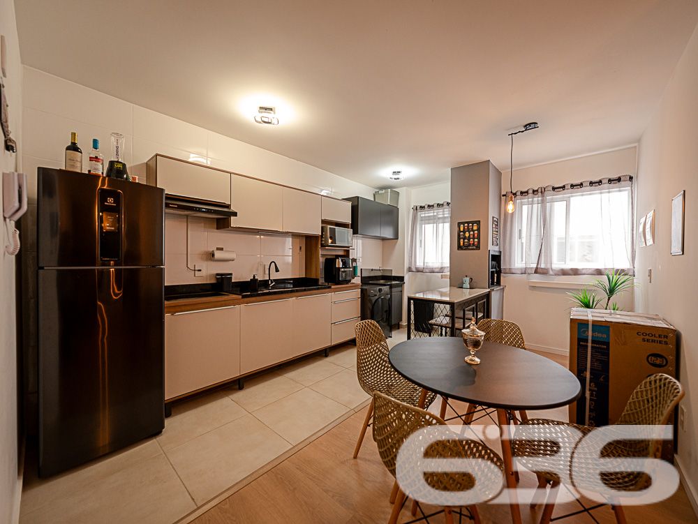 Excelente oportunidade de adquirir um apartamento moderno, situado no desejado bairro Saguaçu, Joinville, SC. Este imóvel é ideal para quem busca conforto, praticidade e uma excelente localização.
Destaques do Imóvel:
Composição: 2 dormitórios, sala de estar e jantar integradas, cozinha planejada, banheiro social, área de serviço e sacada com churrasqueira. A distribuição inteligente dos espaços proporciona um ambiente acolhedor e funcional.
Cozinha Moderna: Cozinha planejada com armários sob medida, integrada com a área de serviço. Ideal para quem valoriza praticidade e estilo.
Sala de Estar: Ampla sala de estar integrada com a sala de jantar, perfeita para momentos de descontração e convívio com a família e amigos. Decoração moderna, com espaço bem aproveitado e iluminação aconchegante.
Dormitórios: Dois dormitórios confortáveis.
Banheiro Social: Banheiro moderno com box de vidro e armário planejado, oferecendo praticidade no dia a dia.
Área de Lazer: O condomínio oferece estrutura de lazer completa com piscina, quiosque, banheiros e churrasqueira, proporcionando momentos de lazer e diversão para toda a família.
Vaga de Garagem: 1 vaga de garagem coberta, oferecendo segurança e comodidade.
Localização Privilegiada: O bairro Saguaçu é conhecido por sua tranquilidade e excelente infraestrutura. Próximo a escolas, supermercados, farmácias e diversas opções de serviços, você terá tudo o que precisa a poucos minutos de casa. A rua é pavimentada e de fácil acesso, facilitando o deslocamento para outras regiões da cidade.
Diferenciais:
Ambientes modernos e bem decorados
Acabamentos de alta qualidade
Projeto arquitetônico que valoriza a funcionalidade e o conforto
Condomínio com estrutura de lazer completa
Não perca a oportunidade de morar em um imóvel que reúne tudo o que você sempre sonhou: localização estratégica, conforto e qualidade de vida. Agende agora mesmo a sua visita e venha se encantar com este apartamento!
636 NEGÓCIOS IMOBILIÁRIOS: A SUA MELHOR ESCOLHA
Com mais de 30 anos de experiência, a 636 Negócios Imobiliários é sua parceira ideal para encontrar o imóvel perfeito. Estamos prontos para ajudá-lo a fazer deste imóvel o seu novo lar.
Telefone: (47) 3451-0636
WhatsApp: (47) 99190-0636
Não perca esta oportunidade única. Visite nosso site para mais informações: i636.com.br