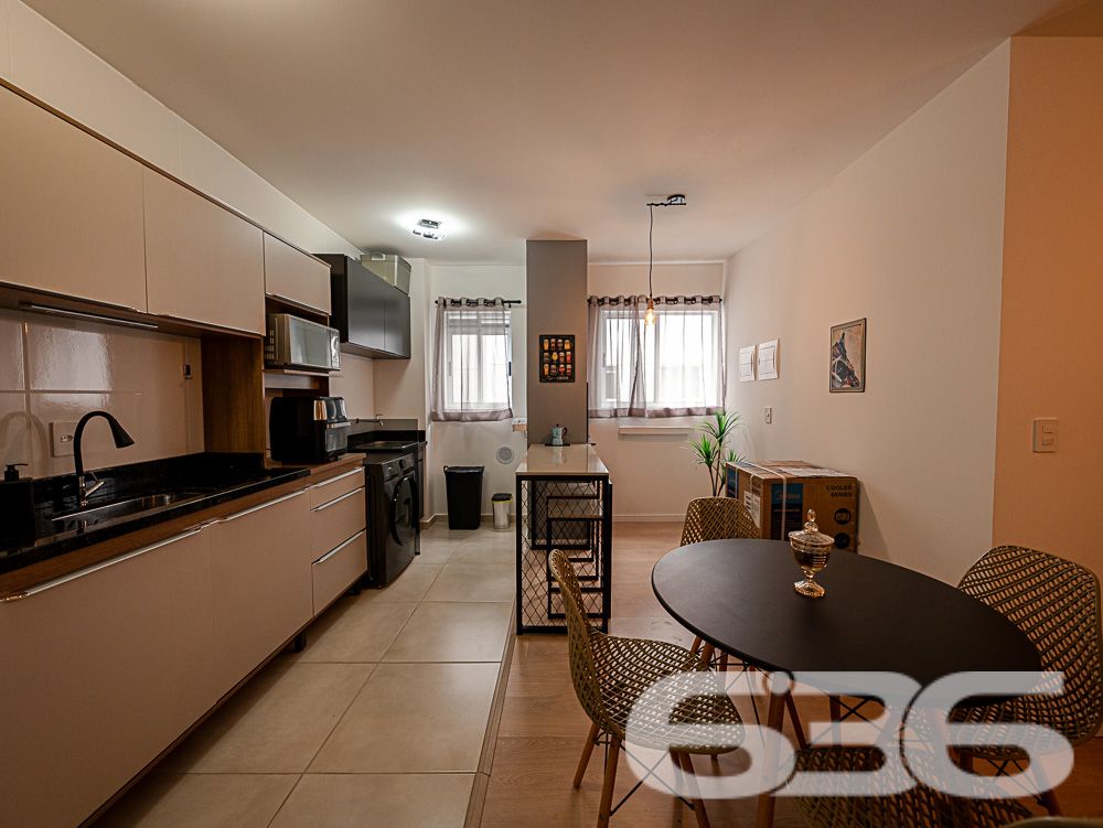 Excelente oportunidade de adquirir um apartamento moderno, situado no desejado bairro Saguaçu, Joinville, SC. Este imóvel é ideal para quem busca conforto, praticidade e uma excelente localização.
Destaques do Imóvel:
Composição: 2 dormitórios, sala de estar e jantar integradas, cozinha planejada, banheiro social, área de serviço e sacada com churrasqueira. A distribuição inteligente dos espaços proporciona um ambiente acolhedor e funcional.
Cozinha Moderna: Cozinha planejada com armários sob medida, integrada com a área de serviço. Ideal para quem valoriza praticidade e estilo.
Sala de Estar: Ampla sala de estar integrada com a sala de jantar, perfeita para momentos de descontração e convívio com a família e amigos. Decoração moderna, com espaço bem aproveitado e iluminação aconchegante.
Dormitórios: Dois dormitórios confortáveis.
Banheiro Social: Banheiro moderno com box de vidro e armário planejado, oferecendo praticidade no dia a dia.
Área de Lazer: O condomínio oferece estrutura de lazer completa com piscina, quiosque, banheiros e churrasqueira, proporcionando momentos de lazer e diversão para toda a família.
Vaga de Garagem: 1 vaga de garagem coberta, oferecendo segurança e comodidade.
Localização Privilegiada: O bairro Saguaçu é conhecido por sua tranquilidade e excelente infraestrutura. Próximo a escolas, supermercados, farmácias e diversas opções de serviços, você terá tudo o que precisa a poucos minutos de casa. A rua é pavimentada e de fácil acesso, facilitando o deslocamento para outras regiões da cidade.
Diferenciais:
Ambientes modernos e bem decorados
Acabamentos de alta qualidade
Projeto arquitetônico que valoriza a funcionalidade e o conforto
Condomínio com estrutura de lazer completa
Não perca a oportunidade de morar em um imóvel que reúne tudo o que você sempre sonhou: localização estratégica, conforto e qualidade de vida. Agende agora mesmo a sua visita e venha se encantar com este apartamento!
636 NEGÓCIOS IMOBILIÁRIOS: A SUA MELHOR ESCOLHA
Com mais de 30 anos de experiência, a 636 Negócios Imobiliários é sua parceira ideal para encontrar o imóvel perfeito. Estamos prontos para ajudá-lo a fazer deste imóvel o seu novo lar.
Telefone: (47) 3451-0636
WhatsApp: (47) 99190-0636
Não perca esta oportunidade única. Visite nosso site para mais informações: i636.com.br