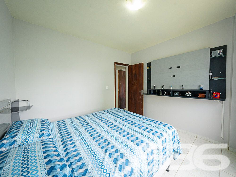 Descubra o Encanto de Viver no Coração de Joinville

Seja bem-vindo ao seu novo lar no bairro Boa Vista, um dos mais cobiçados de Joinville. Com um ambiente familiar e repleto de conveniências, este imóvel excepcional promete um estilo de vida confortável e tranquilo em uma localização privilegiada.

Este imóvel, situado em uma rua pavimentada, oferece uma ampla garagem coberta, três dormitórios com ar condicionado e armários embutidos, incluindo uma sacada com vista privilegiada. O ambiente é ideal para quem busca conforto sem abrir mão da funcionalidade, contando com uma cozinha totalmente equipada, que se estende a uma área de serviço prática e organizada.

A sala de estar e jantar são integradas, criando um espaço aberto e acolhedor, perfeito para reuniões familiares. A decoração harmoniza móveis planejados e um estilo contemporâneo que valoriza a iluminação natural e a ventilação do ambiente.

O condomínio dispõe de quadra de esportes, playground, salão de festas e uma robusta infraestrutura de segurança, incluindo portão eletrônico, interfone, alarme, cerca elétrica, vigilância e monitoramento privado.

Localizado no bairro Boa Vista, este imóvel se destaca pela excelente localização, permitindo fácil acesso às principais vias da cidade e a uma vasta gama de serviços e comércios. A proximidade com escolas, hospitais e centros de compra torna este apartamento uma escolha ideal para quem busca conveniência e qualidade de vida.

Convidamos você a conhecer de perto esse belo apartamento e imaginar seu futuro lar preenchido com alegria e conforto. Entre em contato com a 636 Negócios Imobiliários para mais informações e agende uma visita. Um espaço onde cada detalhe foi pensado para proporcionar bem-estar e praticidade para sua família. Celebre novos começos com estilo, segurança e a certeza de fazer um excelente investimento.
 
636 NEGÓCIOS IMOBILIÁRIOS: A SUA MELHOR ESCOLHA
Com mais de 30 anos de experiência, a 636 Negócios Imobiliários é sua parceira ideal para encontrar o imóvel perfeito. Estamos prontos para ajudá-lo a fazer deste imóvel o seu novo lar.
 
Telefone: (47) 3451-0636
WhatsApp: (47) 99190-0636
 
Não perca esta oportunidade única. Visite nosso site para mais informações: i636.com.br
