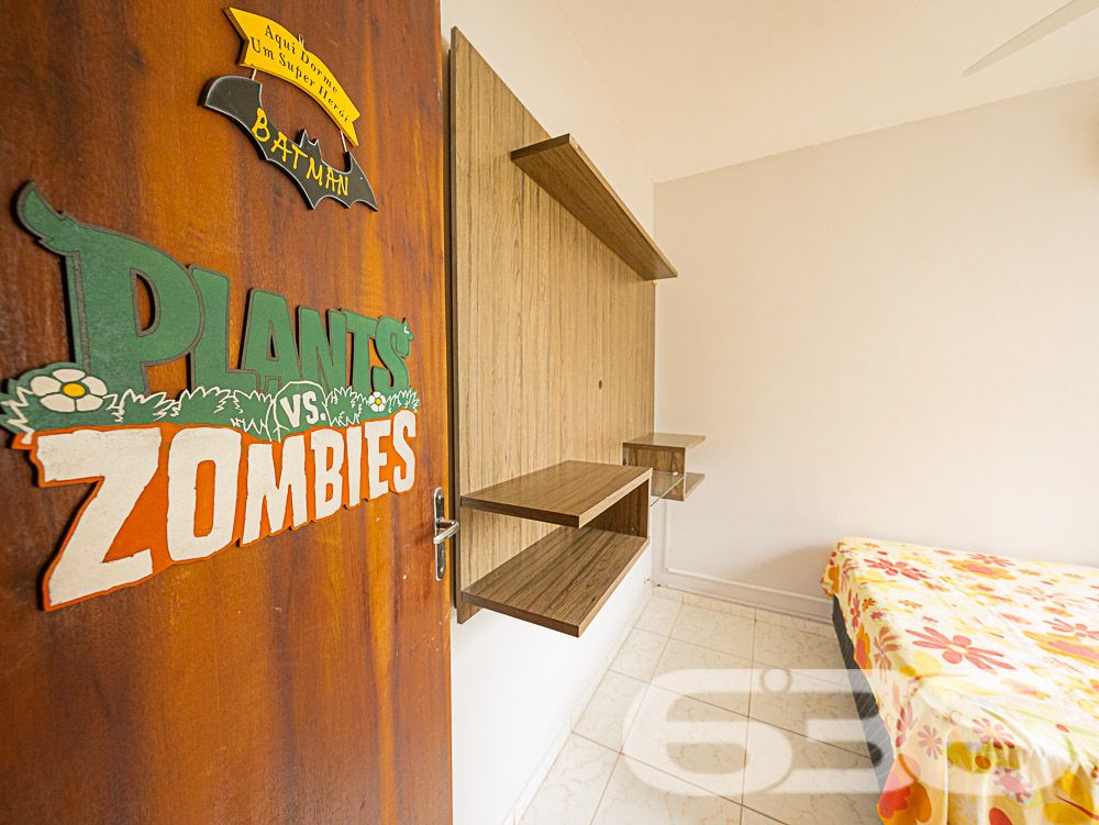 Descubra o Encanto de Viver no Coração de Joinville

Seja bem-vindo ao seu novo lar no bairro Boa Vista, um dos mais cobiçados de Joinville. Com um ambiente familiar e repleto de conveniências, este imóvel excepcional promete um estilo de vida confortável e tranquilo em uma localização privilegiada.

Este imóvel, situado em uma rua pavimentada, oferece uma ampla garagem coberta, três dormitórios com ar condicionado e armários embutidos, incluindo uma sacada com vista privilegiada. O ambiente é ideal para quem busca conforto sem abrir mão da funcionalidade, contando com uma cozinha totalmente equipada, que se estende a uma área de serviço prática e organizada.

A sala de estar e jantar são integradas, criando um espaço aberto e acolhedor, perfeito para reuniões familiares. A decoração harmoniza móveis planejados e um estilo contemporâneo que valoriza a iluminação natural e a ventilação do ambiente.

O condomínio dispõe de quadra de esportes, playground, salão de festas e uma robusta infraestrutura de segurança, incluindo portão eletrônico, interfone, alarme, cerca elétrica, vigilância e monitoramento privado.

Localizado no bairro Boa Vista, este imóvel se destaca pela excelente localização, permitindo fácil acesso às principais vias da cidade e a uma vasta gama de serviços e comércios. A proximidade com escolas, hospitais e centros de compra torna este apartamento uma escolha ideal para quem busca conveniência e qualidade de vida.

Convidamos você a conhecer de perto esse belo apartamento e imaginar seu futuro lar preenchido com alegria e conforto. Entre em contato com a 636 Negócios Imobiliários para mais informações e agende uma visita. Um espaço onde cada detalhe foi pensado para proporcionar bem-estar e praticidade para sua família. Celebre novos começos com estilo, segurança e a certeza de fazer um excelente investimento.
 
636 NEGÓCIOS IMOBILIÁRIOS: A SUA MELHOR ESCOLHA
Com mais de 30 anos de experiência, a 636 Negócios Imobiliários é sua parceira ideal para encontrar o imóvel perfeito. Estamos prontos para ajudá-lo a fazer deste imóvel o seu novo lar.
 
Telefone: (47) 3451-0636
WhatsApp: (47) 99190-0636
 
Não perca esta oportunidade única. Visite nosso site para mais informações: i636.com.br