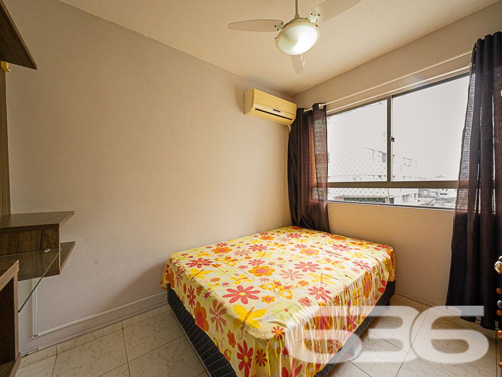 Descubra o Encanto de Viver no Coração de Joinville

Seja bem-vindo ao seu novo lar no bairro Boa Vista, um dos mais cobiçados de Joinville. Com um ambiente familiar e repleto de conveniências, este imóvel excepcional promete um estilo de vida confortável e tranquilo em uma localização privilegiada.

Este imóvel, situado em uma rua pavimentada, oferece uma ampla garagem coberta, três dormitórios com ar condicionado e armários embutidos, incluindo uma sacada com vista privilegiada. O ambiente é ideal para quem busca conforto sem abrir mão da funcionalidade, contando com uma cozinha totalmente equipada, que se estende a uma área de serviço prática e organizada.

A sala de estar e jantar são integradas, criando um espaço aberto e acolhedor, perfeito para reuniões familiares. A decoração harmoniza móveis planejados e um estilo contemporâneo que valoriza a iluminação natural e a ventilação do ambiente.

O condomínio dispõe de quadra de esportes, playground, salão de festas e uma robusta infraestrutura de segurança, incluindo portão eletrônico, interfone, alarme, cerca elétrica, vigilância e monitoramento privado.

Localizado no bairro Boa Vista, este imóvel se destaca pela excelente localização, permitindo fácil acesso às principais vias da cidade e a uma vasta gama de serviços e comércios. A proximidade com escolas, hospitais e centros de compra torna este apartamento uma escolha ideal para quem busca conveniência e qualidade de vida.

Convidamos você a conhecer de perto esse belo apartamento e imaginar seu futuro lar preenchido com alegria e conforto. Entre em contato com a 636 Negócios Imobiliários para mais informações e agende uma visita. Um espaço onde cada detalhe foi pensado para proporcionar bem-estar e praticidade para sua família. Celebre novos começos com estilo, segurança e a certeza de fazer um excelente investimento.
 
636 NEGÓCIOS IMOBILIÁRIOS: A SUA MELHOR ESCOLHA
Com mais de 30 anos de experiência, a 636 Negócios Imobiliários é sua parceira ideal para encontrar o imóvel perfeito. Estamos prontos para ajudá-lo a fazer deste imóvel o seu novo lar.
 
Telefone: (47) 3451-0636
WhatsApp: (47) 99190-0636
 
Não perca esta oportunidade única. Visite nosso site para mais informações: i636.com.br