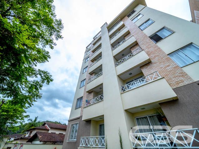 Apartamento no bairro Glória, descubra o equilíbrio perfeito entre conforto e localização no coração de Joinville - ESTUDA PERMUTA
Este encantador apartamento no bairro Glória, com suas características notáveis e infraestrutura completa, é a escolha ideal para quem busca qualidade de vida e praticidade. Com 72,18 m² de área, perfeitamente distribuídos e mobiliados, este imóvel oferece um convite irrecusável para você e sua família. Estuda permuta.
Ao adentrar o apartamento, você será recepcionado por uma sala espaçosa integrada à copa e cozinha, proporcionando um ambiente aberto e acolhedor, ideal para momentos em família ou entre amigos. A cozinha, prática e funcional, vem equipada com móveis planejados de alta qualidade, garantindo beleza e organização. A sala de estar é perfeita para relaxar e desfrutar de seu novo lar.
Este imóvel possui dois dormitórios aconchegantes, cada um com armários embutidos que otimizam o espaço e oferecem conforto e privacidade. A sacada, acessível através de um dos quartos, dispõe de uma churrasqueira ideal para momentos de lazer e confraternização, com vista para a tranquila paisagem do bairro Glória.
Dentre as diversas comodidades, o apartamento inclui uma vaga de garagem, portão eletrônico para sua segurança e facilidade, além de vigilância eletrônica em um bairro seguro e bem localizado, com fácil acesso às principais vias da cidade. A infraestrutura do bairro é completa, incluindo escolas, supermercados, farmácias e restaurantes, tudo para facilitar seu dia a dia.
Em suma, este apartamento não só cumpre todos os requisitos de um lar ideal pela sua localização estratégica e composição detalhada, mas também adiciona uma qualidade de vida inestimável com seu design inteligente e aconchegante. Seja bem-vindo ao seu novo lar no bairro Glória, uma escolha perfeita para quem valoriza conforto, segurança e praticidade. Venha conhecer e se encantar!
636 NEGÓCIOS IMOBILIÁRIOS: A SUA MELHOR ESCOLHA
Com mais de 30 anos de experiência, a 636 Negócios Imobiliários é sua parceira ideal para encontrar o imóvel perfeito. Estamos prontos para ajudá-lo a fazer deste imóvel o seu novo lar.
Telefone: (47) 3451-0636
WhatsApp: (47) 99190-0636
Não perca esta oportunidade única. Visite nosso site para mais informações: i636.com.br