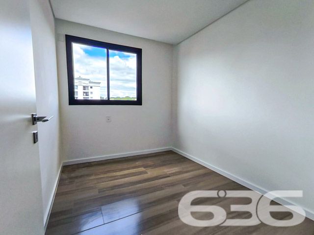 Descubra o equilíbrio perfeito entre conforto, sofisticação e conveniência no coração de Joinville, SC. Este esplêndido apartamento localizado no cobiçado bairro Anita Garibaldi, combina elegância atemporal e modernidade, prometendo ser o lar ideal para quem busca um estilo de vida de alta qualidade.

Com uma área privativa de 92,66 m², este imóvel dispõe de espaços generosamente dimensionados e bem iluminados, destacando-se pela sua composição inteligente que inclui uma suíte espaçosa, um dormitório aconchegante, uma sala de estar e jantar integradas com acesso a uma encantadora sacada com churrasqueira a carvão, oferecendo uma vista deslumbrante e um ambiente perfeito para recepções e momentos relaxantes.

Localizado em uma região estratégica, o imóvel está próximo a vias de acesso principais, shoppings, escolas, hospitais e outros serviços essenciais, garantindo praticidade e agilidade no seu dia a dia. 

Este apartamento não é apenas um lugar para morar, é um investimento em qualidade de vida. Garanta seu espaço neste empreendimento exclusivo e viva a experiência de morar bem, com conforto, segurança e luxo. Contate a 636 Negócios Imobiliários hoje mesmo e faça deste o seu novo lar!
 
636 NEGÓCIOS IMOBILIÁRIOS: A SUA MELHOR ESCOLHA
Com mais de 30 anos de experiência, a 636 Negócios Imobiliários é sua parceira ideal para encontrar o imóvel perfeito. Estamos prontos para ajudá-lo a fazer deste imóvel o seu novo lar.
 
Telefone: (47) 3451-0636
WhatsApp: (47) 99190-0636
 
Não perca esta oportunidade única. Visite nosso site para mais informações: i636.com.br
