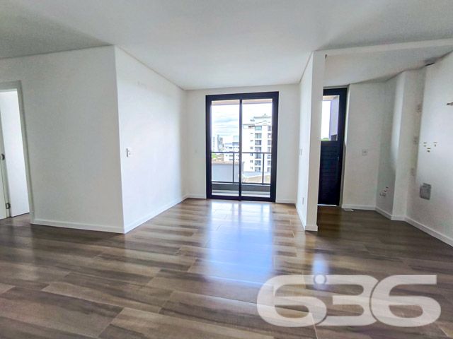 Descubra o equilíbrio perfeito entre conforto, sofisticação e conveniência no coração de Joinville, SC. Este esplêndido apartamento localizado no cobiçado bairro Anita Garibaldi, combina elegância atemporal e modernidade, prometendo ser o lar ideal para quem busca um estilo de vida de alta qualidade.

Com uma área privativa de 92,66 m², este imóvel dispõe de espaços generosamente dimensionados e bem iluminados, destacando-se pela sua composição inteligente que inclui uma suíte espaçosa, um dormitório aconchegante, uma sala de estar e jantar integradas com acesso a uma encantadora sacada com churrasqueira a carvão, oferecendo uma vista deslumbrante e um ambiente perfeito para recepções e momentos relaxantes.

Localizado em uma região estratégica, o imóvel está próximo a vias de acesso principais, shoppings, escolas, hospitais e outros serviços essenciais, garantindo praticidade e agilidade no seu dia a dia. 

Este apartamento não é apenas um lugar para morar, é um investimento em qualidade de vida. Garanta seu espaço neste empreendimento exclusivo e viva a experiência de morar bem, com conforto, segurança e luxo. Contate a 636 Negócios Imobiliários hoje mesmo e faça deste o seu novo lar!
 
636 NEGÓCIOS IMOBILIÁRIOS: A SUA MELHOR ESCOLHA
Com mais de 30 anos de experiência, a 636 Negócios Imobiliários é sua parceira ideal para encontrar o imóvel perfeito. Estamos prontos para ajudá-lo a fazer deste imóvel o seu novo lar.
 
Telefone: (47) 3451-0636
WhatsApp: (47) 99190-0636
 
Não perca esta oportunidade única. Visite nosso site para mais informações: i636.com.br