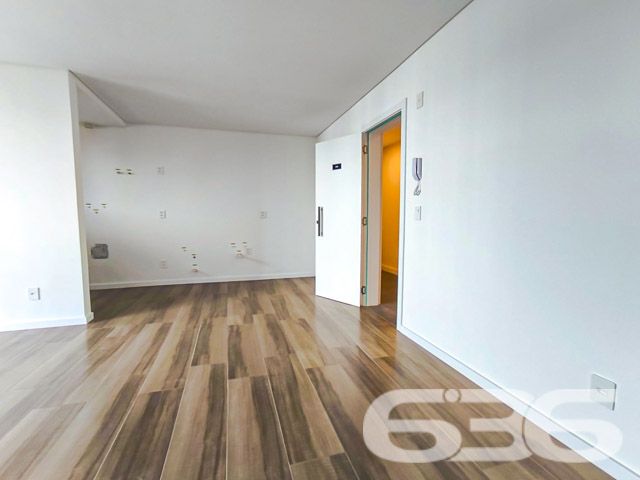 Descubra o equilíbrio perfeito entre conforto, sofisticação e conveniência no coração de Joinville, SC. Este esplêndido apartamento localizado no cobiçado bairro Anita Garibaldi, combina elegância atemporal e modernidade, prometendo ser o lar ideal para quem busca um estilo de vida de alta qualidade.

Com uma área privativa de 92,66 m², este imóvel dispõe de espaços generosamente dimensionados e bem iluminados, destacando-se pela sua composição inteligente que inclui uma suíte espaçosa, um dormitório aconchegante, uma sala de estar e jantar integradas com acesso a uma encantadora sacada com churrasqueira a carvão, oferecendo uma vista deslumbrante e um ambiente perfeito para recepções e momentos relaxantes.

Localizado em uma região estratégica, o imóvel está próximo a vias de acesso principais, shoppings, escolas, hospitais e outros serviços essenciais, garantindo praticidade e agilidade no seu dia a dia. 

Este apartamento não é apenas um lugar para morar, é um investimento em qualidade de vida. Garanta seu espaço neste empreendimento exclusivo e viva a experiência de morar bem, com conforto, segurança e luxo. Contate a 636 Negócios Imobiliários hoje mesmo e faça deste o seu novo lar!
 
636 NEGÓCIOS IMOBILIÁRIOS: A SUA MELHOR ESCOLHA
Com mais de 30 anos de experiência, a 636 Negócios Imobiliários é sua parceira ideal para encontrar o imóvel perfeito. Estamos prontos para ajudá-lo a fazer deste imóvel o seu novo lar.
 
Telefone: (47) 3451-0636
WhatsApp: (47) 99190-0636
 
Não perca esta oportunidade única. Visite nosso site para mais informações: i636.com.br