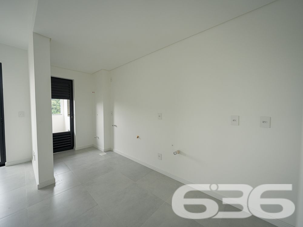 A 636 Negócios Imobiliários orgulhosamente apresenta uma oportunidade única para aqueles que valorizam espaço, conforto e uma localização privilegiada: um esplêndido apartamento no coração de Joinville, bairro Floresta. Este imóvel oferece uma experiência residencial de alta qualidade, projetado para oferecer o máximo de conforto e estilo.
Composição: 1 suíte ampla, 2 banheiros ao total, sala de estar espaçosa integrada com a cozinha moderna, e uma charmosa sacada com churrasqueira.
Garagem: 1 vaga coberta, garantindo segurança e comodidade.
Construção e Acabamento de Alta Qualidade: Piso em porcelanato que oferece um visual clean e sofisticado, amplas janelas que proporcionam excelente iluminação natural e ventilação.
Localização Privilegiada:
Endereço: Floresta, Joinville – SC.
Conveniências: Próximo a escolas, supermercados, bancos, e centros comerciais. Fácil acesso às principais vias da cidade.
Vizinhança: Área tranquila e arborizada, ideal para quem busca tranquilidade sem abrir mão das conveniências urbanas.
Detalhes Adicionais:
Este apartamento é uma verdadeira joia em Joinville, perfeito para quem busca um lar com tranquilidade, segurança e uma vista espetacular. Ideal para famílias ou indivíduos que desejam um espaço que combine estilo de vida moderno com a paz e beleza da natureza.
Convide a luz natural para ser parte do seu dia a dia e transforme este espaço no seu novo lar!
Para mais informações e agendar uma visita, entre em contato conosco. Estamos prontos para ajudá-lo a realizar seu sonho com a excelência e confiança que só a 636 Negócios Imobiliários pode oferecer.
636 NEGÓCIOS IMOBILIÁRIOS: A SUA MELHOR ESCOLHA
Com mais de 30 anos de experiência, a 636 Negócios Imobiliários é sua parceira ideal para encontrar o imóvel perfeito. Estamos prontos para ajudá-lo a fazer deste imóvel o seu novo lar.
Telefone: (47) 3451-0636
WhatsApp: (47) 99190-0636
Não perca esta oportunidade única. Visite nosso site para mais informações: i636.com.br