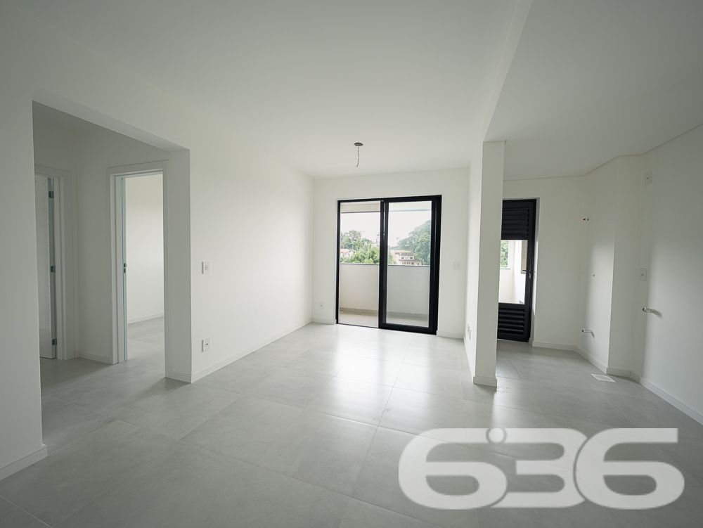 A 636 Negócios Imobiliários orgulhosamente apresenta uma oportunidade única para aqueles que valorizam espaço, conforto e uma localização privilegiada: um esplêndido apartamento no coração de Joinville, bairro Floresta. Este imóvel oferece uma experiência residencial de alta qualidade, projetado para oferecer o máximo de conforto e estilo.
Composição: 1 suíte ampla, 2 banheiros ao total, sala de estar espaçosa integrada com a cozinha moderna, e uma charmosa sacada com churrasqueira.
Garagem: 1 vaga coberta, garantindo segurança e comodidade.
Construção e Acabamento de Alta Qualidade: Piso em porcelanato que oferece um visual clean e sofisticado, amplas janelas que proporcionam excelente iluminação natural e ventilação.
Localização Privilegiada:
Endereço: Floresta, Joinville – SC.
Conveniências: Próximo a escolas, supermercados, bancos, e centros comerciais. Fácil acesso às principais vias da cidade.
Vizinhança: Área tranquila e arborizada, ideal para quem busca tranquilidade sem abrir mão das conveniências urbanas.
Detalhes Adicionais:
Este apartamento é uma verdadeira joia em Joinville, perfeito para quem busca um lar com tranquilidade, segurança e uma vista espetacular. Ideal para famílias ou indivíduos que desejam um espaço que combine estilo de vida moderno com a paz e beleza da natureza.
Convide a luz natural para ser parte do seu dia a dia e transforme este espaço no seu novo lar!
Para mais informações e agendar uma visita, entre em contato conosco. Estamos prontos para ajudá-lo a realizar seu sonho com a excelência e confiança que só a 636 Negócios Imobiliários pode oferecer.
636 NEGÓCIOS IMOBILIÁRIOS: A SUA MELHOR ESCOLHA
Com mais de 30 anos de experiência, a 636 Negócios Imobiliários é sua parceira ideal para encontrar o imóvel perfeito. Estamos prontos para ajudá-lo a fazer deste imóvel o seu novo lar.
Telefone: (47) 3451-0636
WhatsApp: (47) 99190-0636
Não perca esta oportunidade única. Visite nosso site para mais informações: i636.com.br