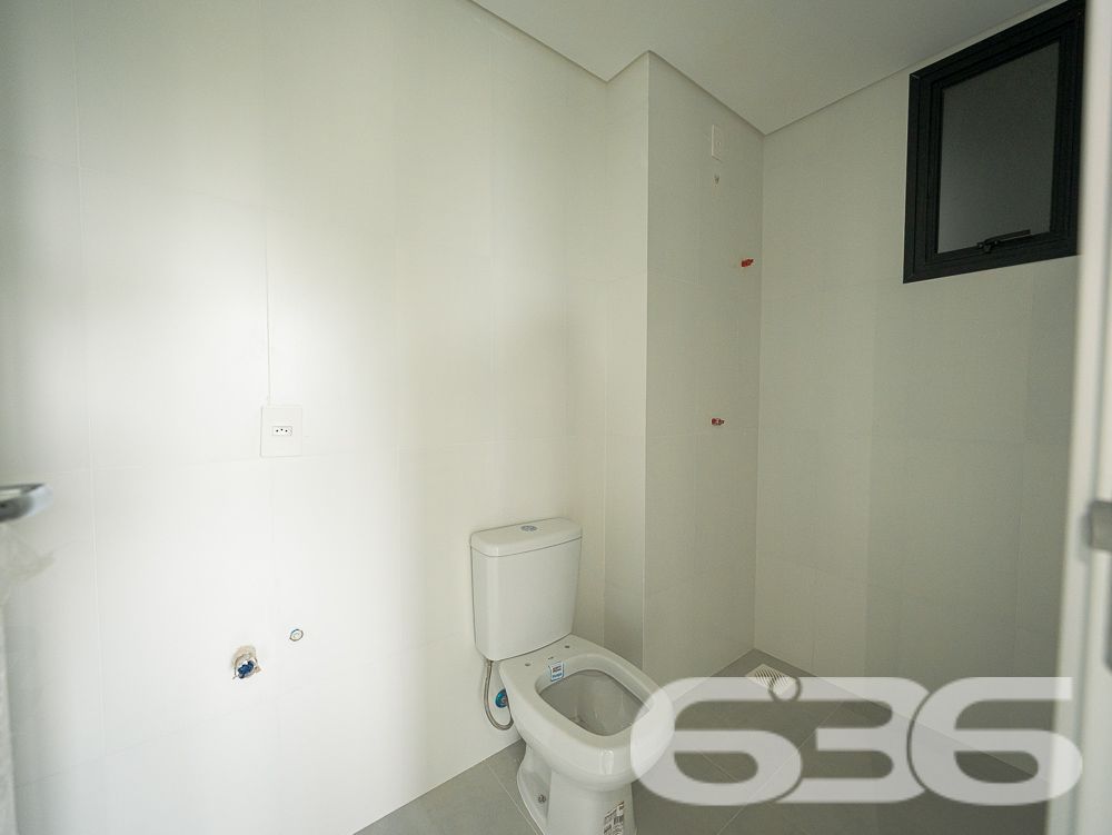 A 636 Negócios Imobiliários orgulhosamente apresenta uma oportunidade única para aqueles que valorizam espaço, conforto e uma localização privilegiada: um esplêndido apartamento no coração de Joinville, bairro Floresta. Este imóvel oferece uma experiência residencial de alta qualidade, projetado para oferecer o máximo de conforto e estilo.
Composição: 1 suíte ampla, 2 banheiros ao total, sala de estar espaçosa integrada com a cozinha moderna, e uma charmosa sacada com churrasqueira.
Garagem: 1 vaga coberta, garantindo segurança e comodidade.
Construção e Acabamento de Alta Qualidade: Piso em porcelanato que oferece um visual clean e sofisticado, amplas janelas que proporcionam excelente iluminação natural e ventilação.
Localização Privilegiada:
Endereço: Floresta, Joinville – SC.
Conveniências: Próximo a escolas, supermercados, bancos, e centros comerciais. Fácil acesso às principais vias da cidade.
Vizinhança: Área tranquila e arborizada, ideal para quem busca tranquilidade sem abrir mão das conveniências urbanas.
Detalhes Adicionais:
Este apartamento é uma verdadeira joia em Joinville, perfeito para quem busca um lar com tranquilidade, segurança e uma vista espetacular. Ideal para famílias ou indivíduos que desejam um espaço que combine estilo de vida moderno com a paz e beleza da natureza.
Convide a luz natural para ser parte do seu dia a dia e transforme este espaço no seu novo lar!
Para mais informações e agendar uma visita, entre em contato conosco. Estamos prontos para ajudá-lo a realizar seu sonho com a excelência e confiança que só a 636 Negócios Imobiliários pode oferecer.
636 NEGÓCIOS IMOBILIÁRIOS: A SUA MELHOR ESCOLHA
Com mais de 30 anos de experiência, a 636 Negócios Imobiliários é sua parceira ideal para encontrar o imóvel perfeito. Estamos prontos para ajudá-lo a fazer deste imóvel o seu novo lar.
Telefone: (47) 3451-0636
WhatsApp: (47) 99190-0636
Não perca esta oportunidade única. Visite nosso site para mais informações: i636.com.br